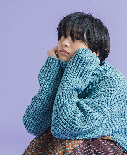 セージグリーンのトップス