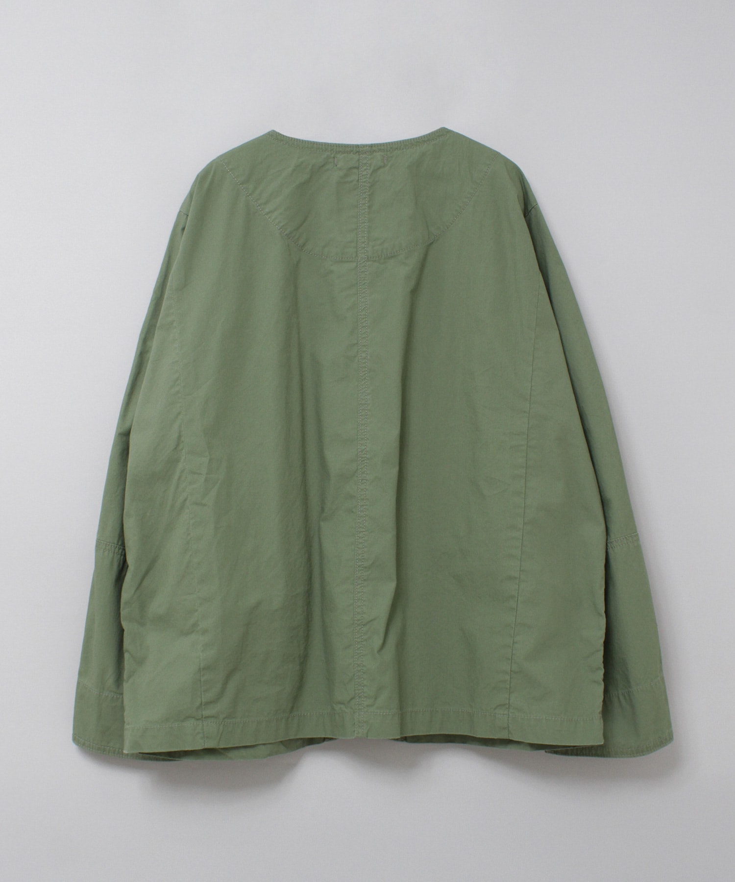 オリーブグリーン