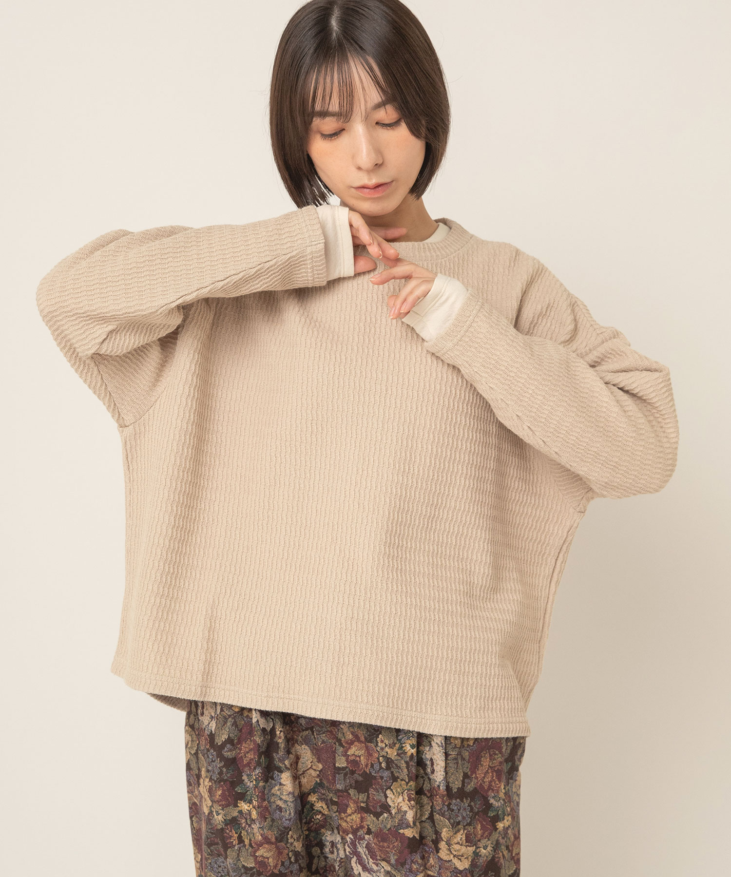 ベージュ