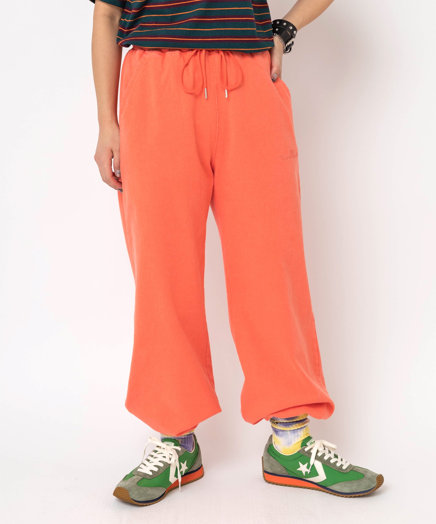 ネオンオレンジ