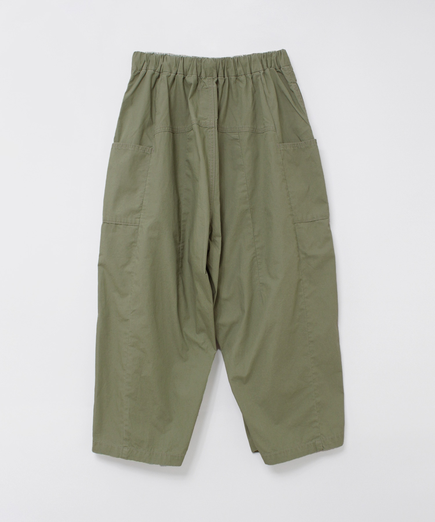 オリーブグリーン