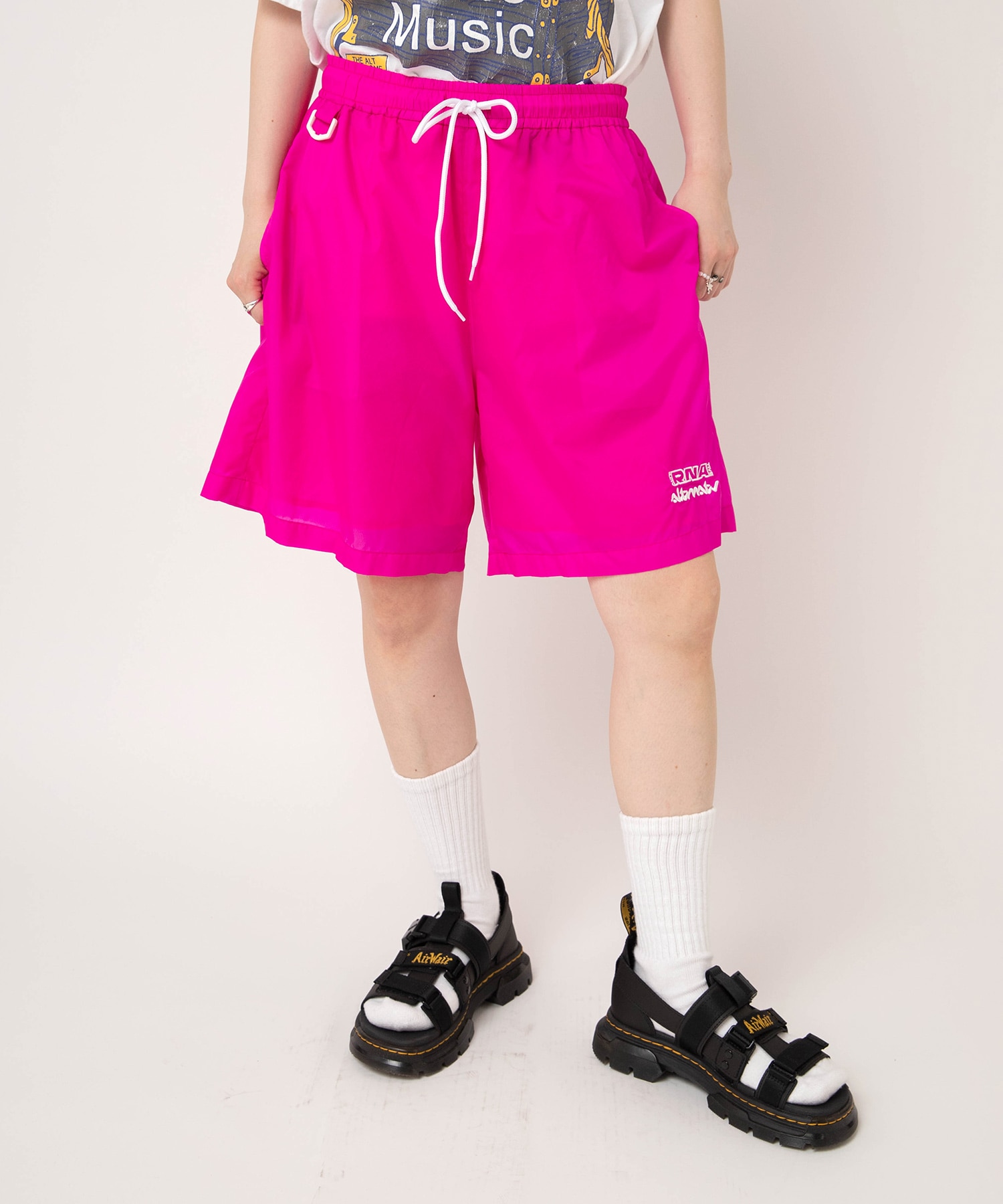 ピンク