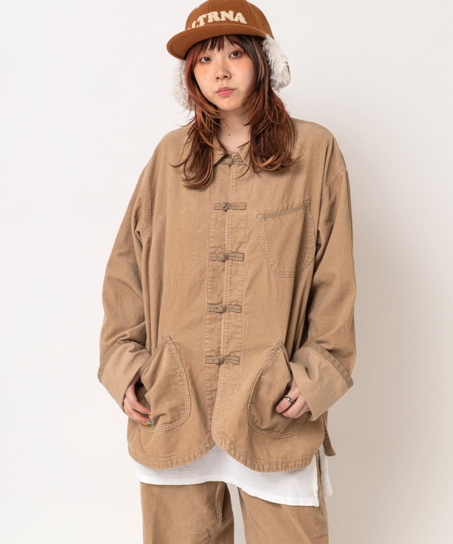 ベージュ