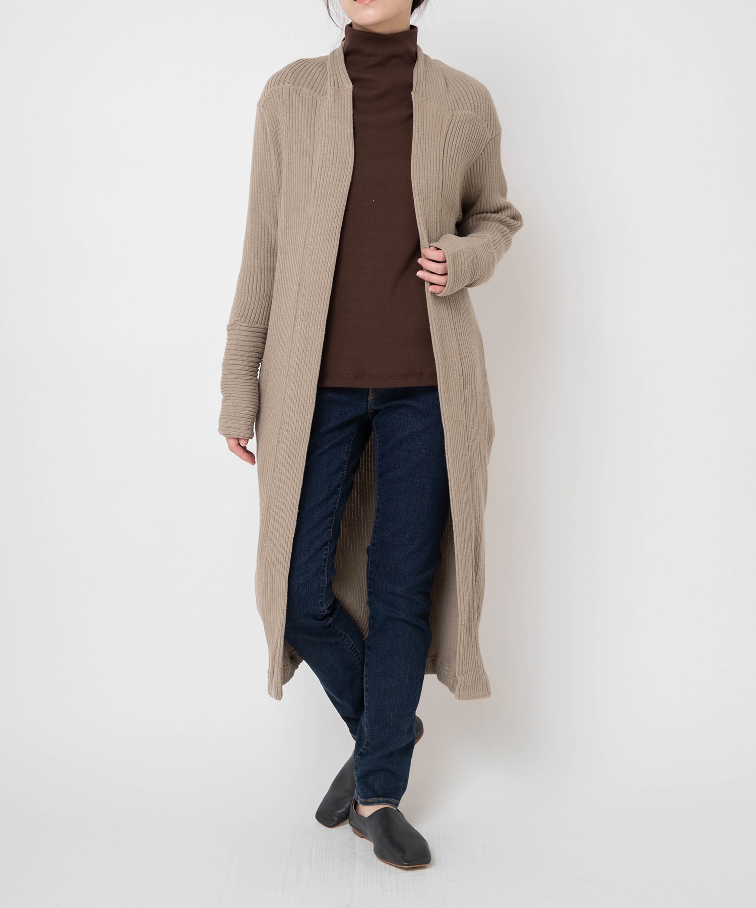 グレイッシュベージュ