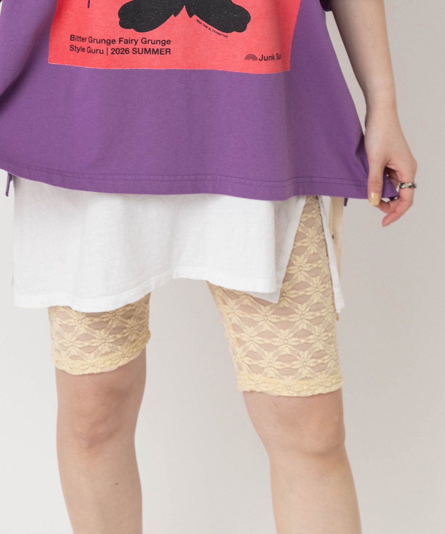 クリームイエロー