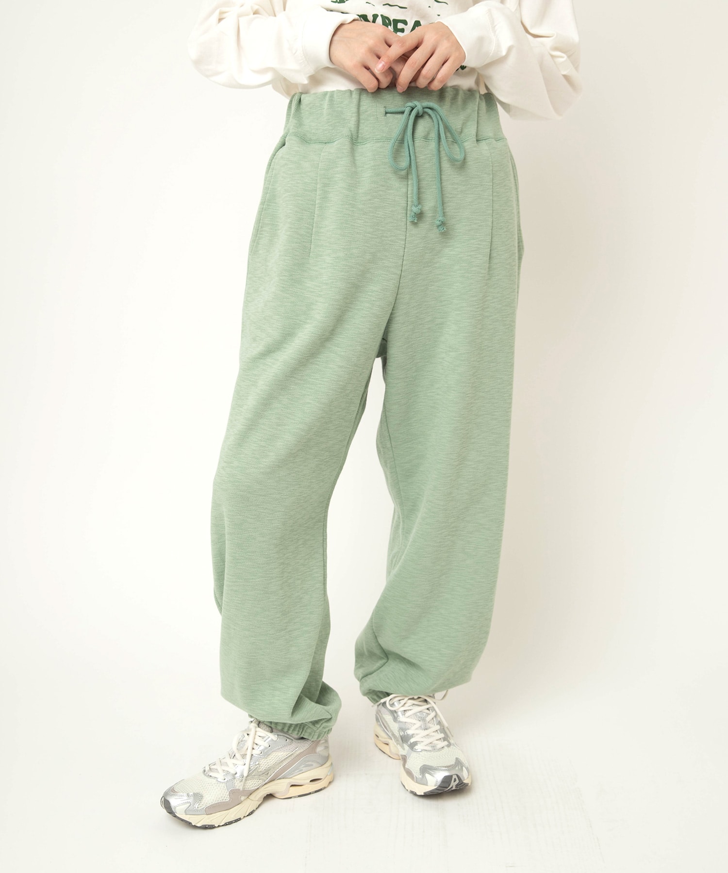 ミントグリーン