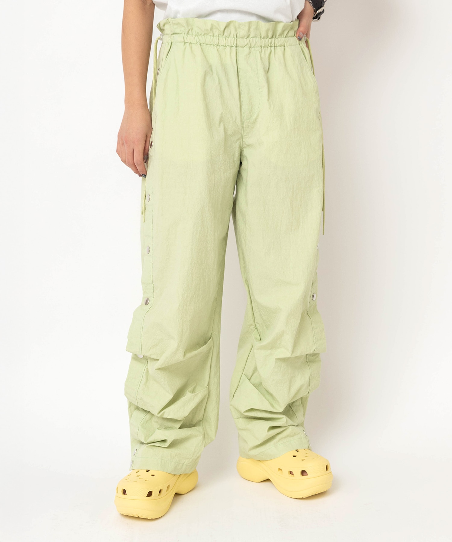 ライムグリーン