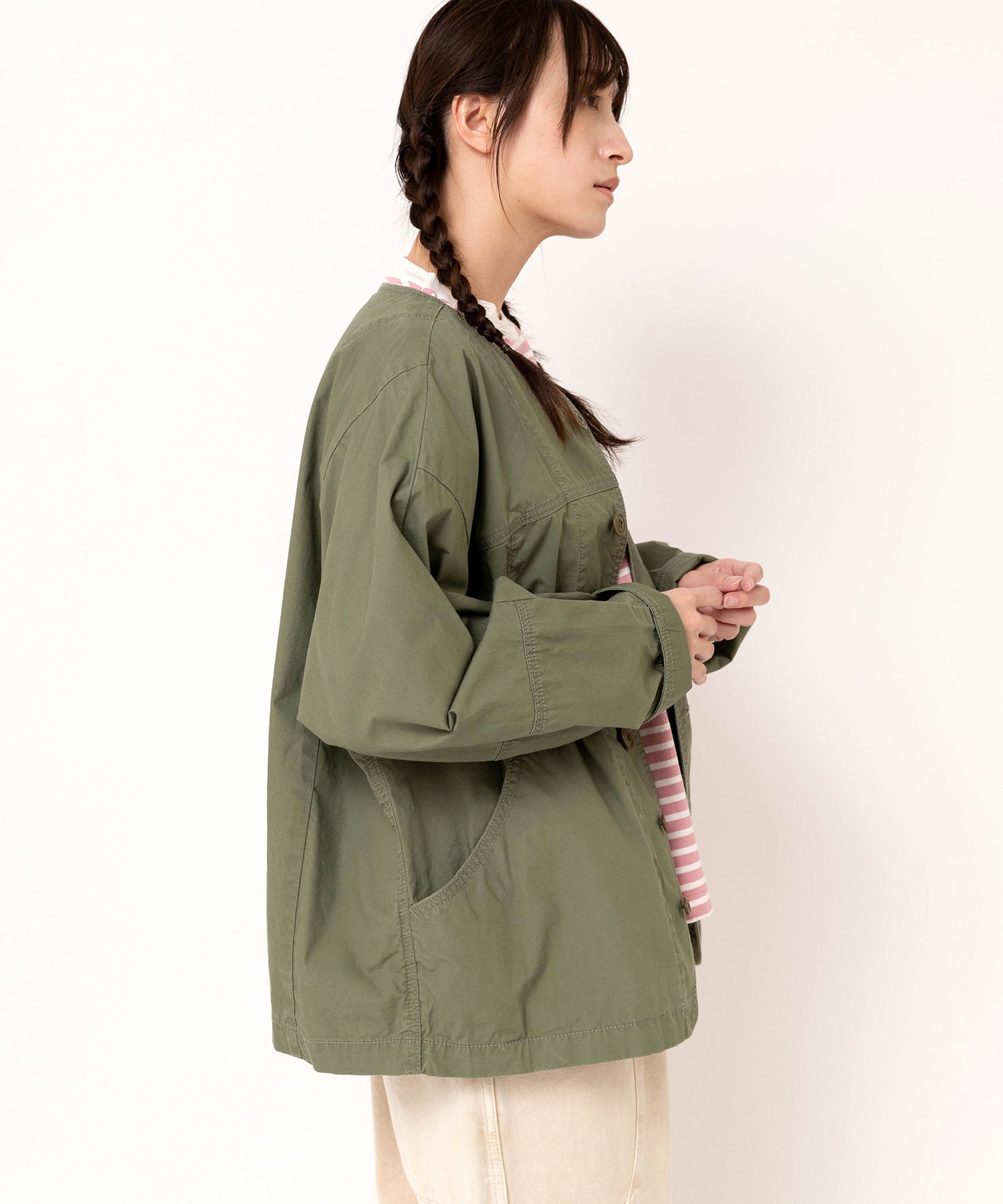 オリーブグリーン