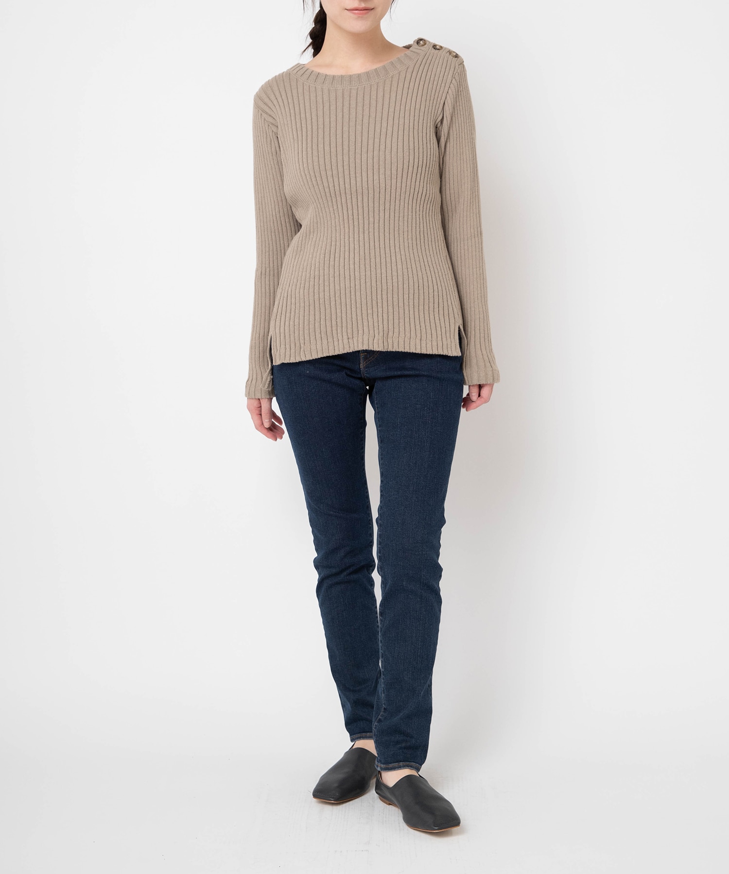 グレイッシュベージュ