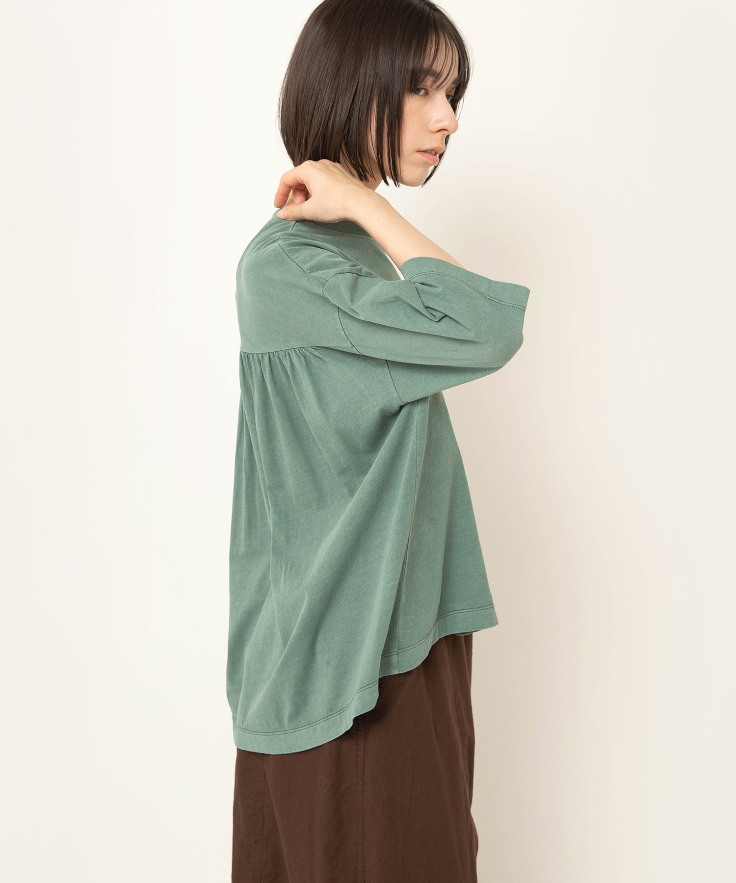 くすみグリーン