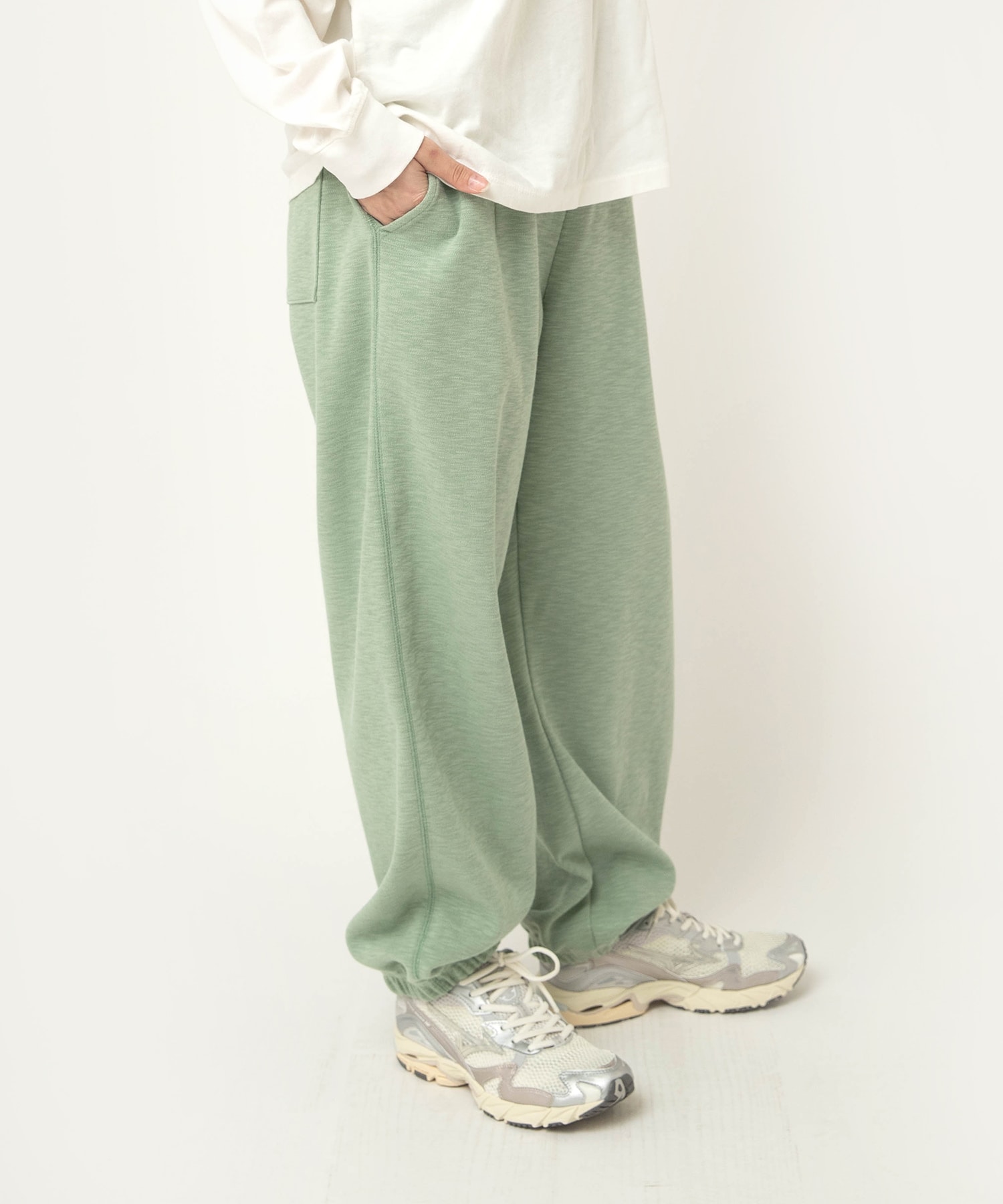 ミントグリーン