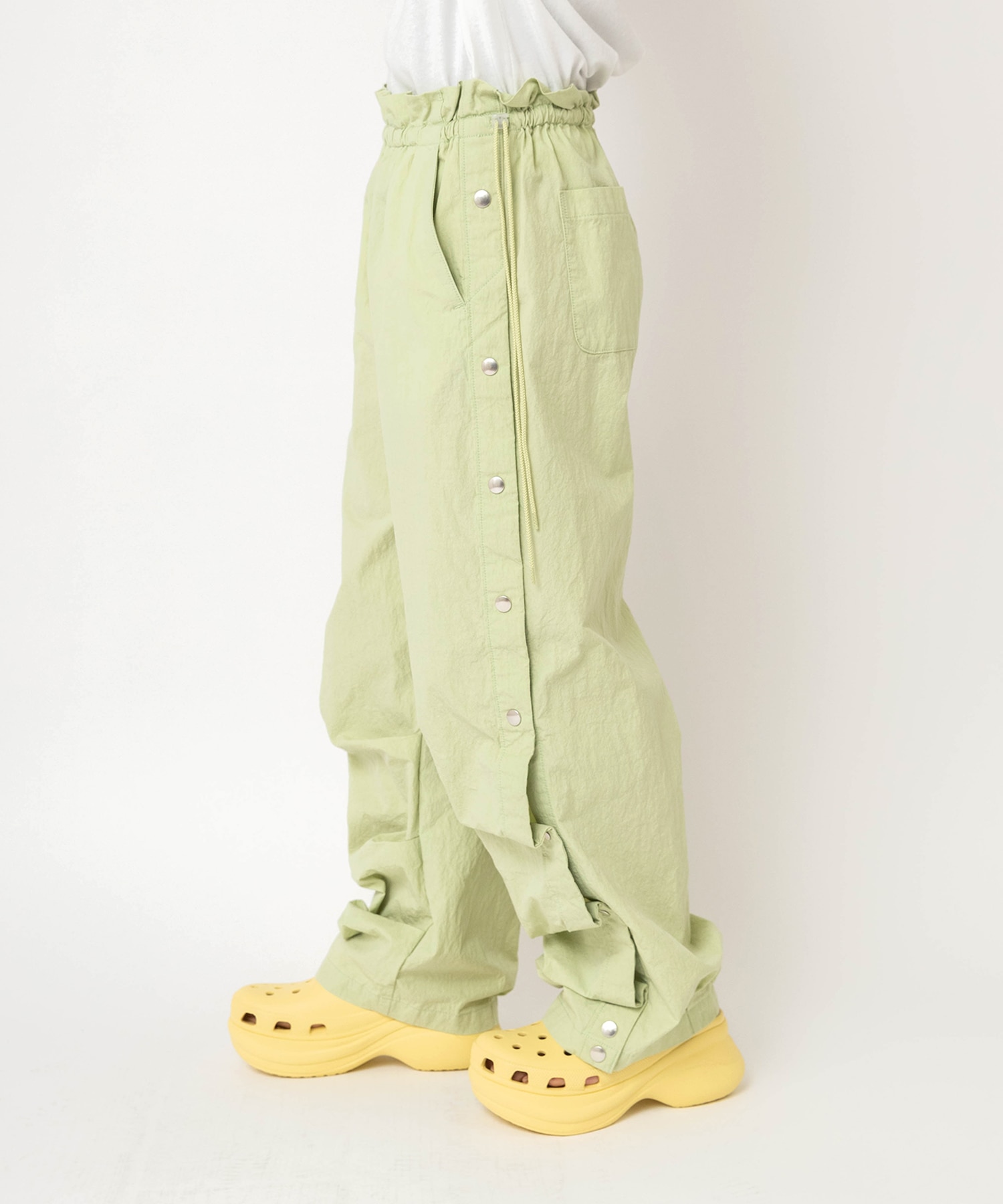 ライムグリーン