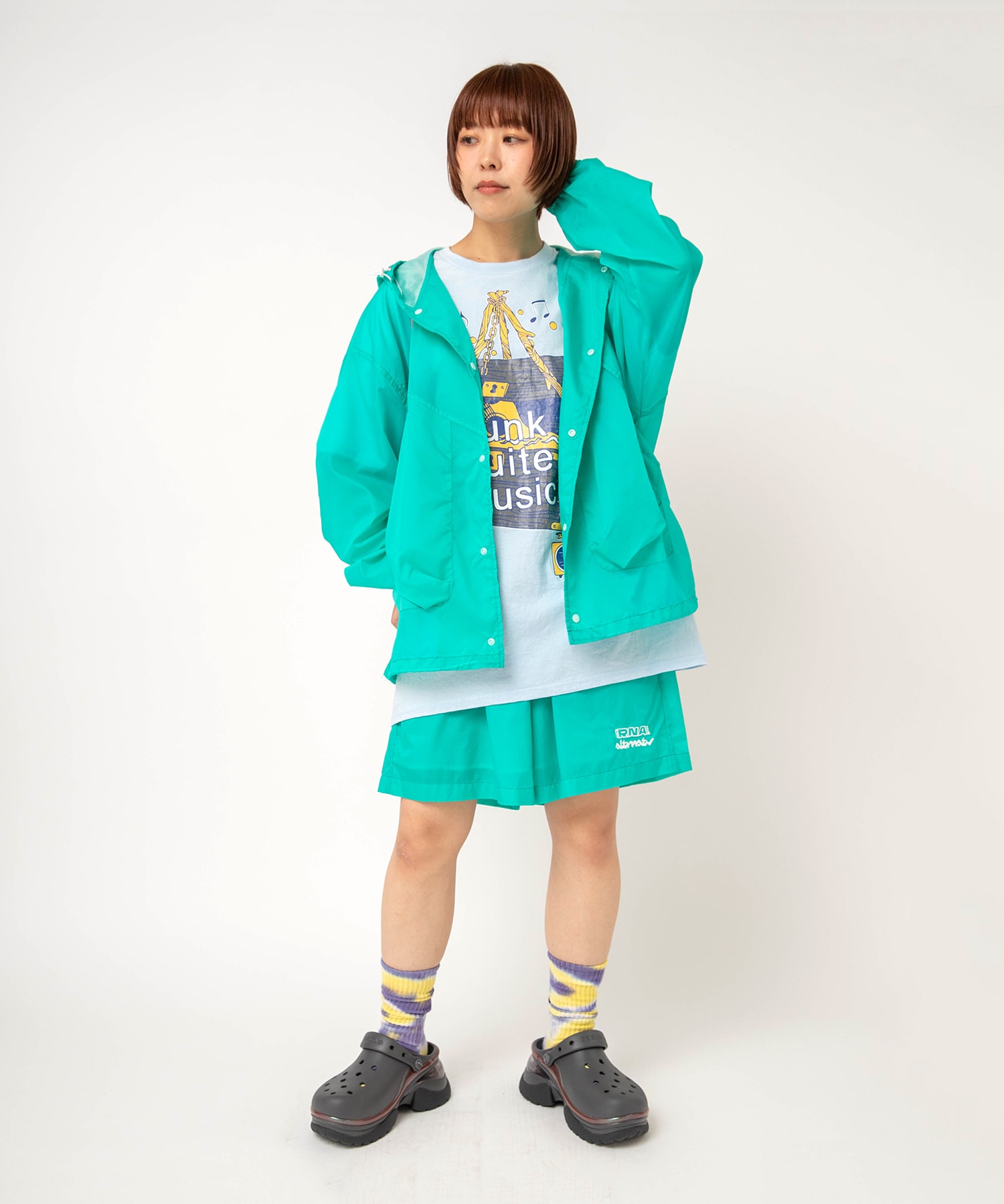 エメラルドグリーン