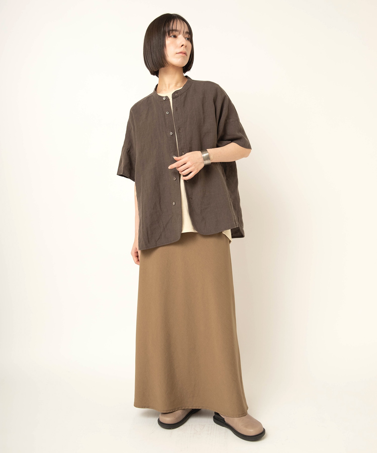 ダークブラウン