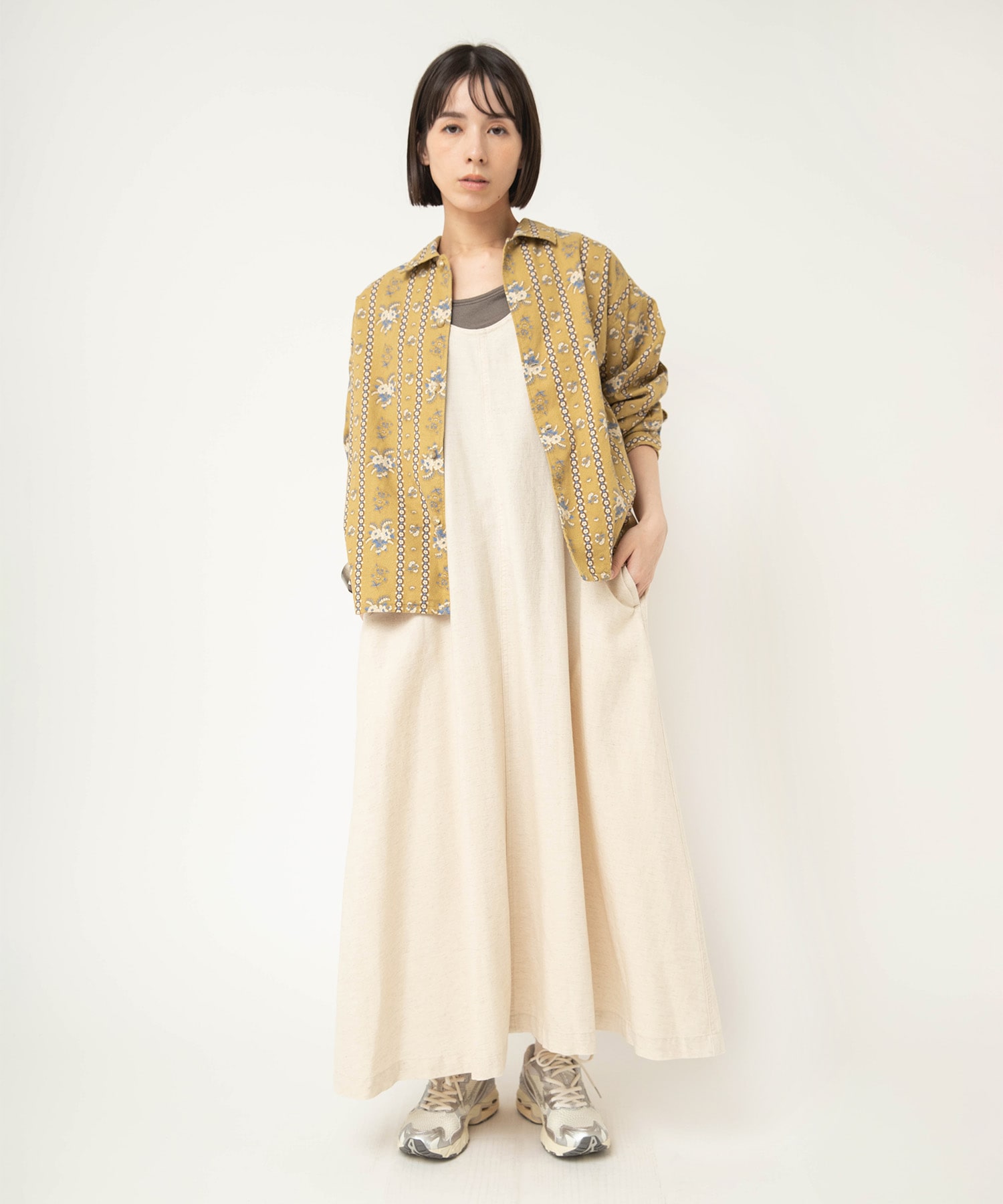 ベージュイエロー