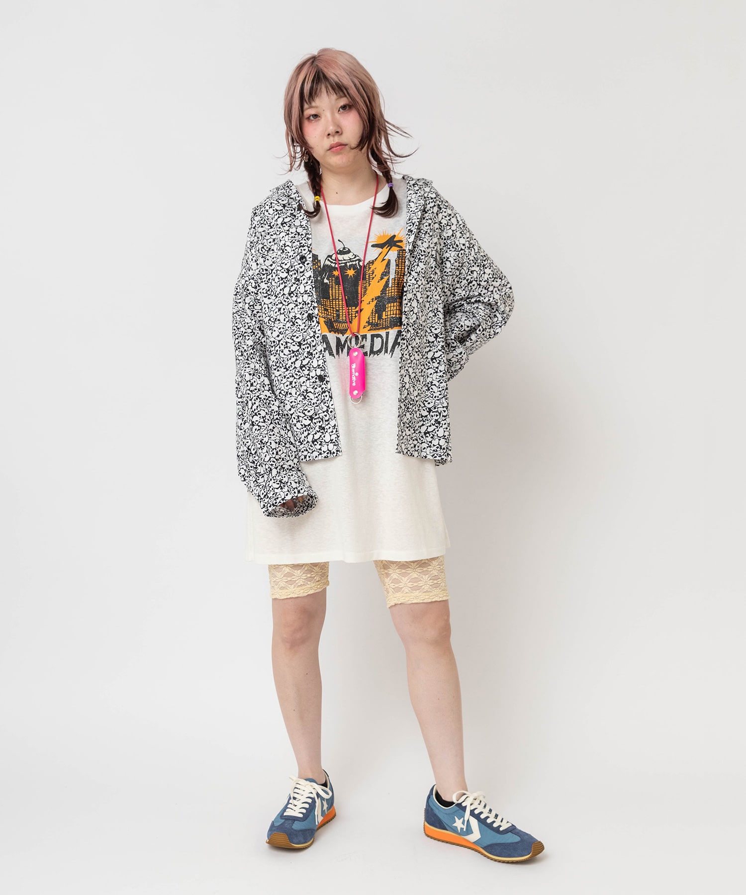 ピンク