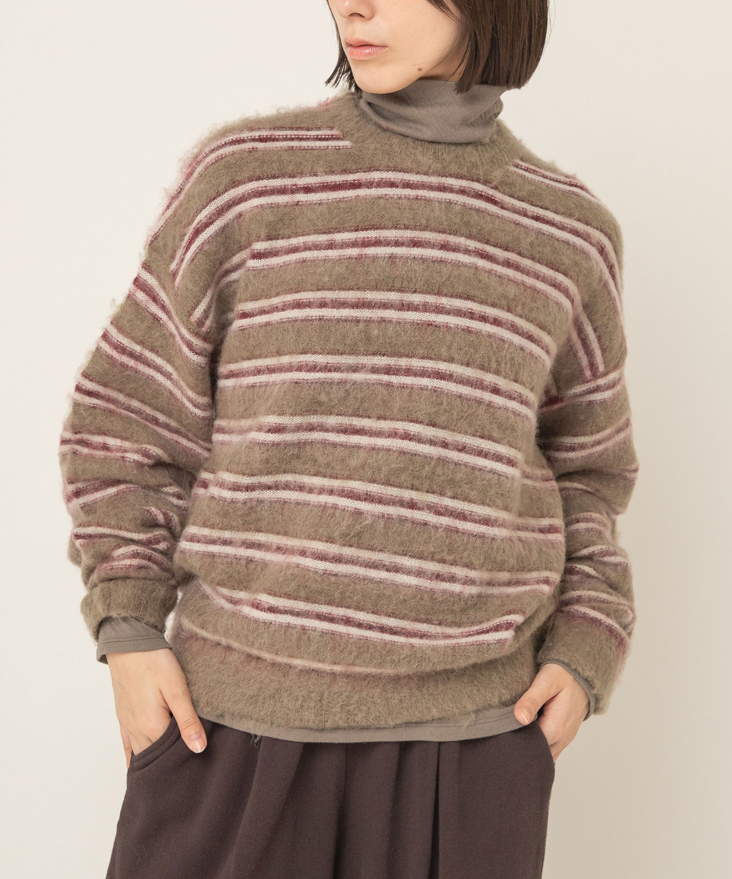 グレー