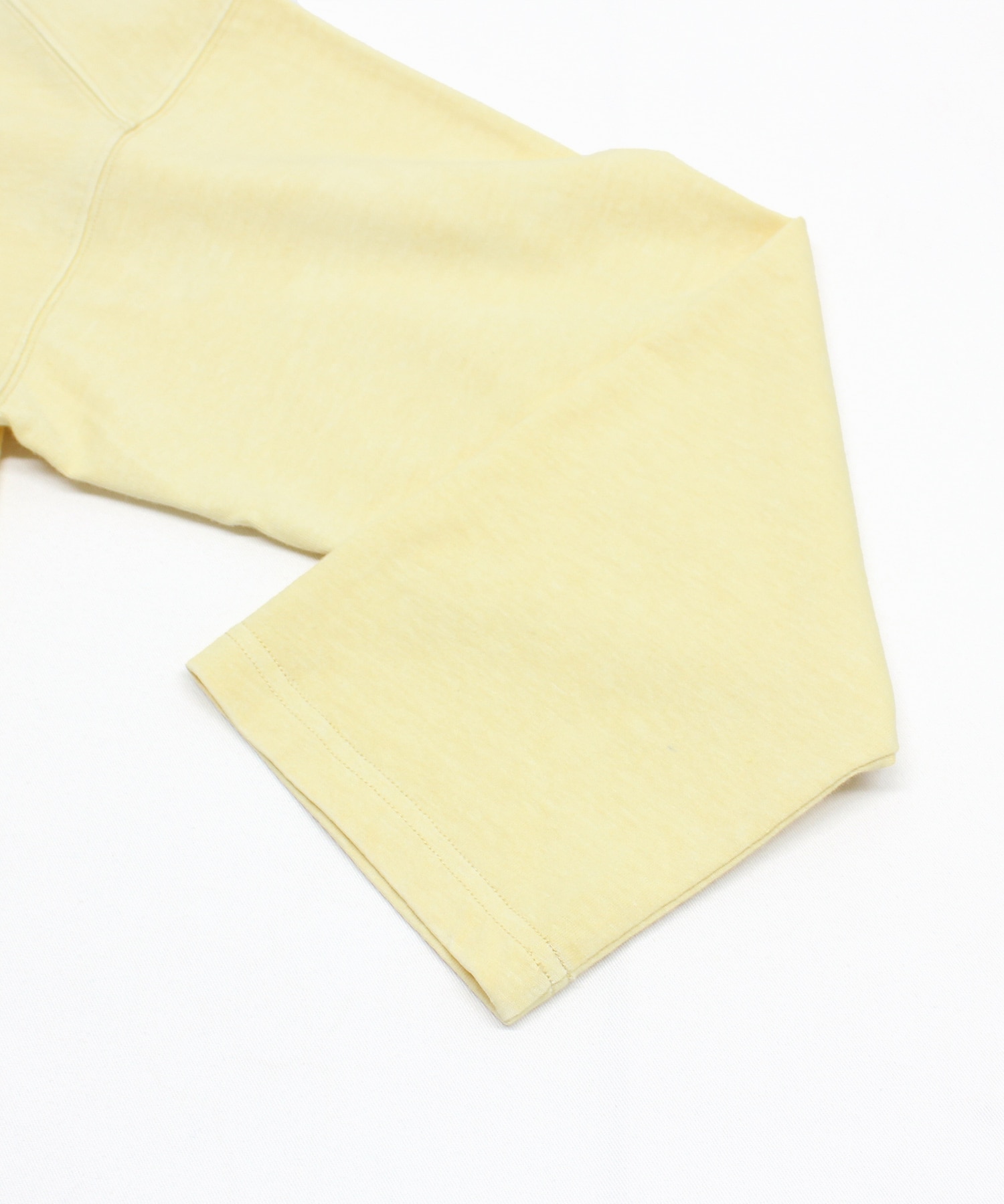 エッグイエロー