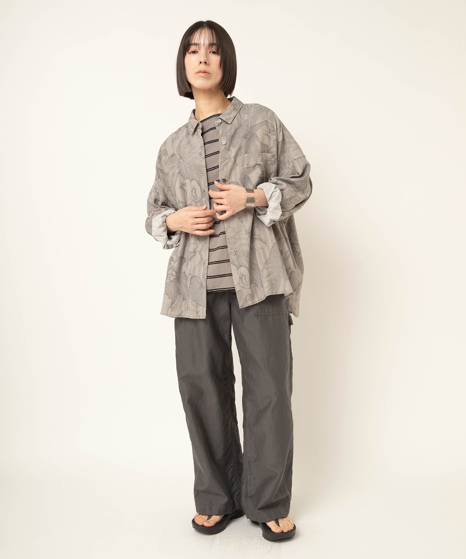 グレー/ブラック