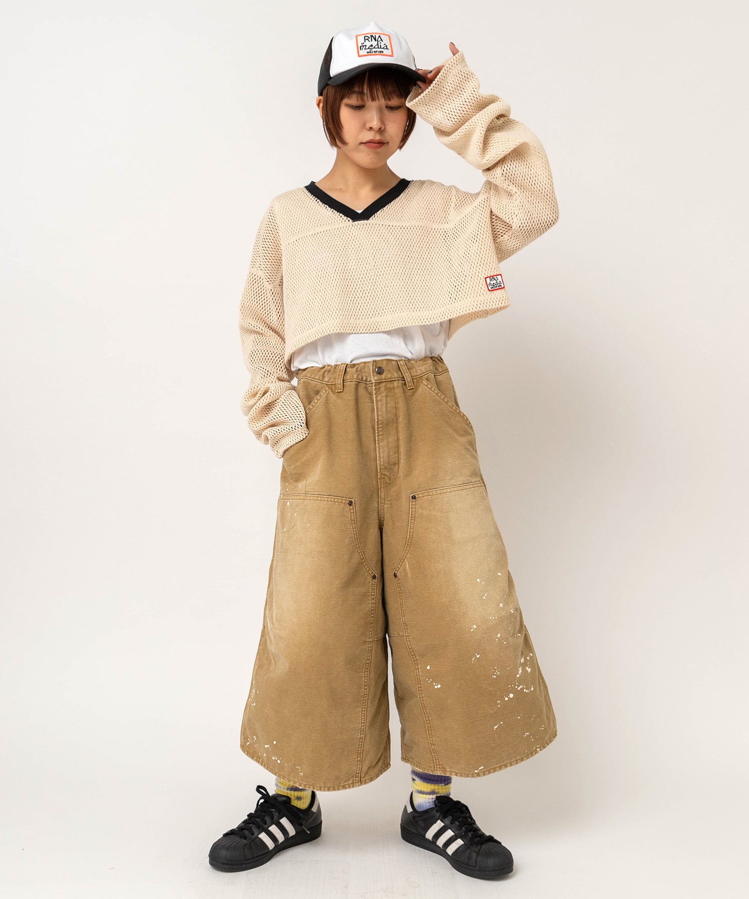 ベージュ