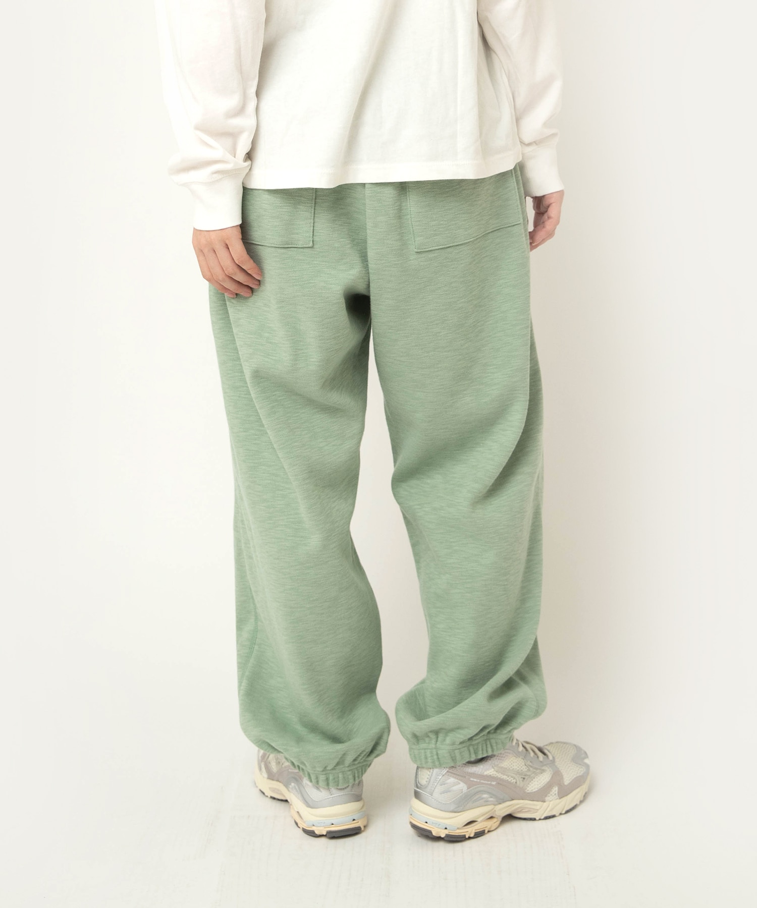 ミントグリーン