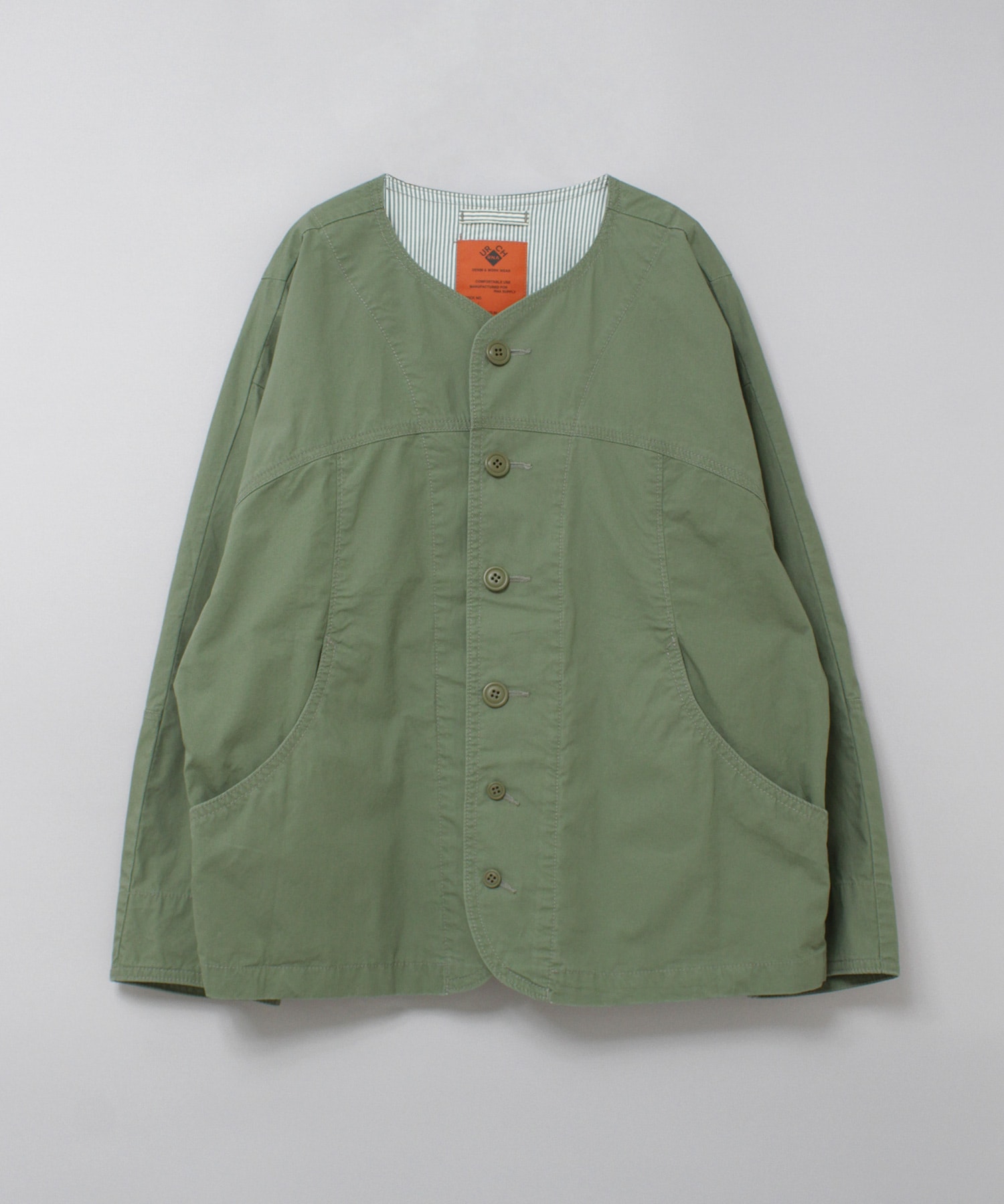 オリーブグリーン