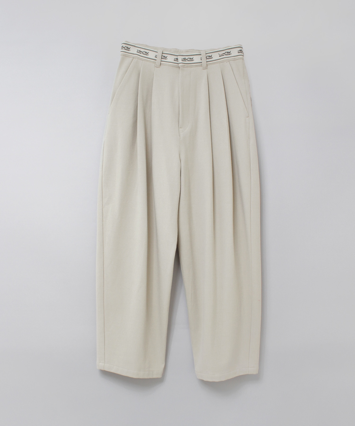 ライトベージュ