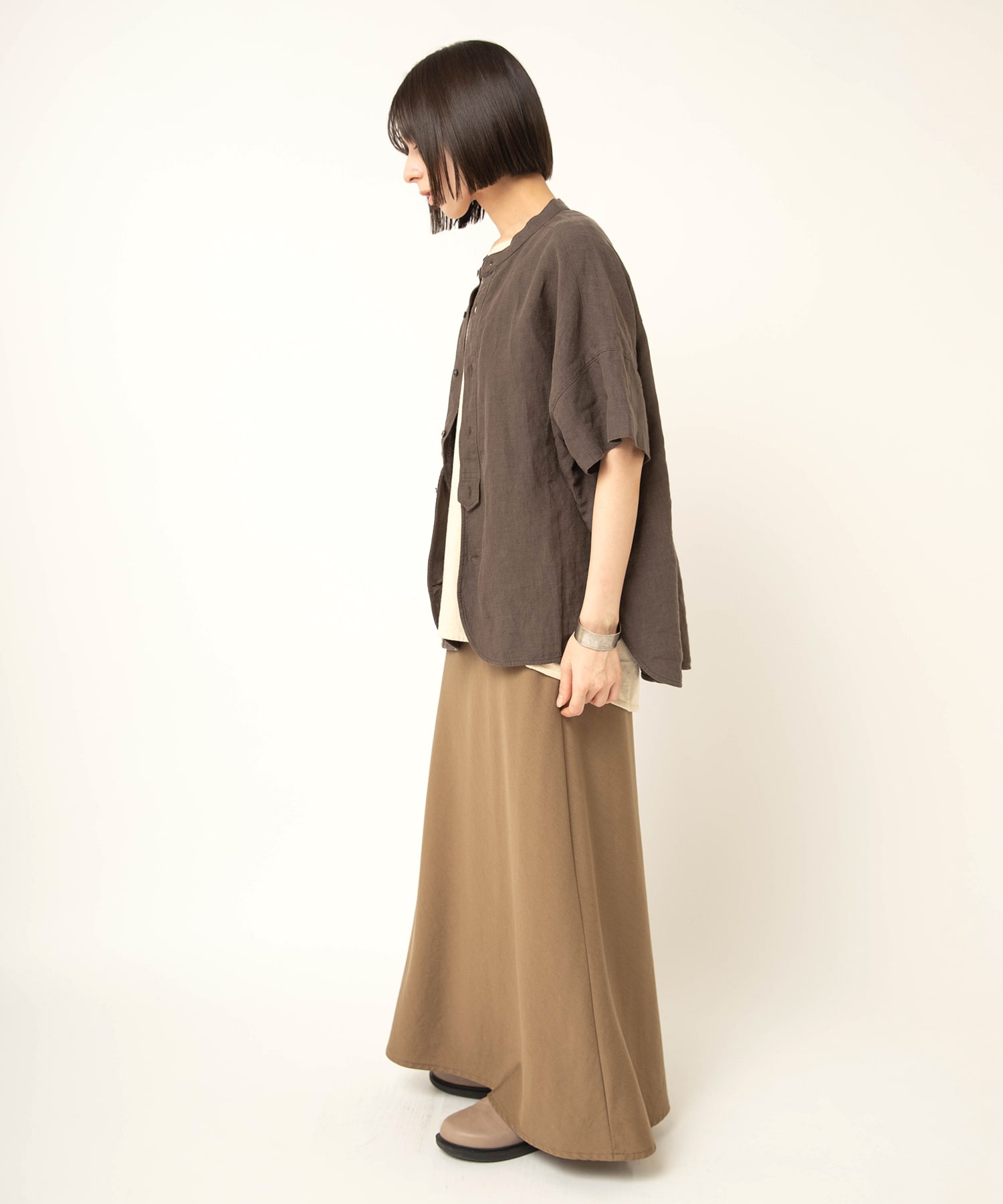 ダークブラウン