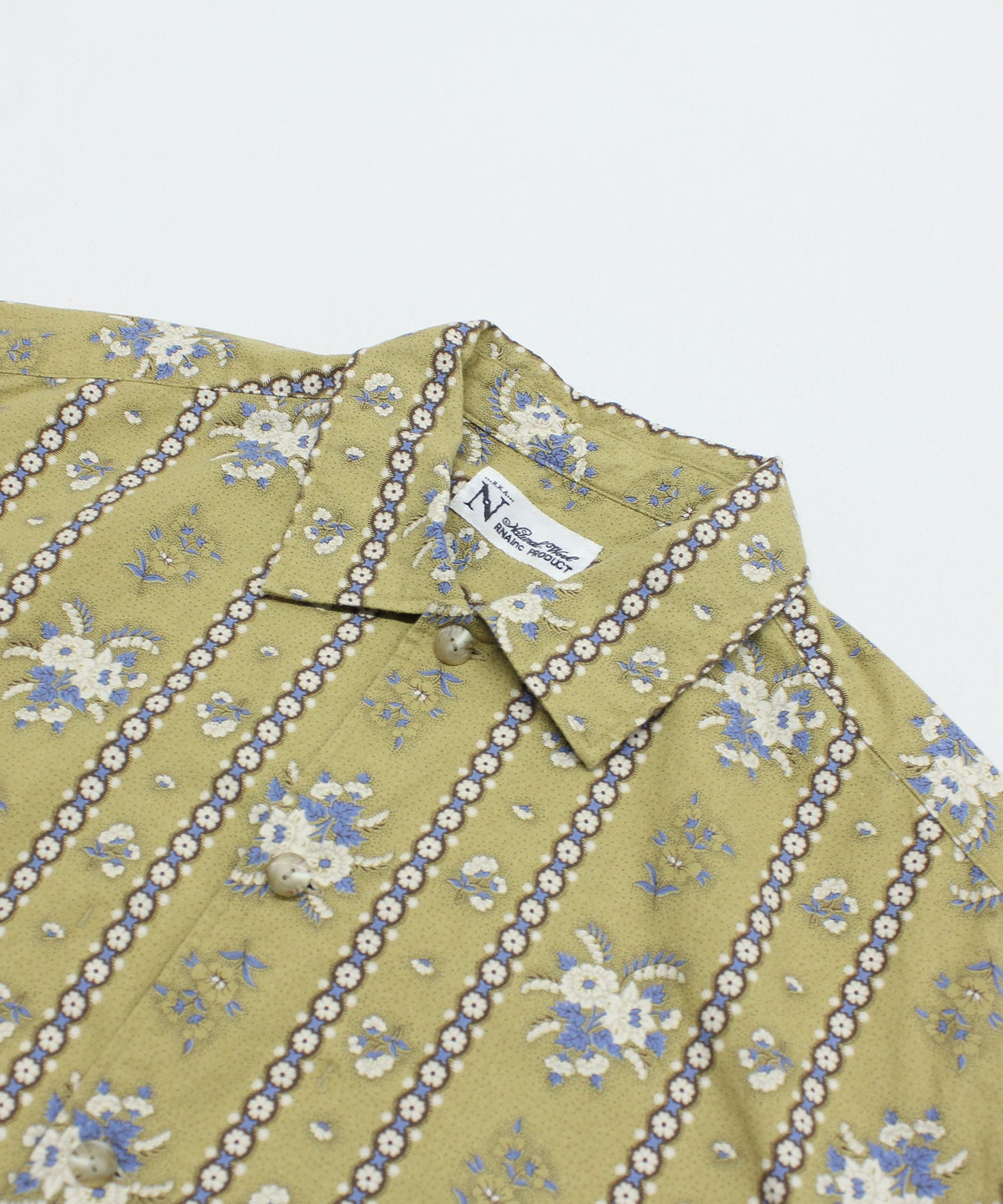 ベージュイエロー