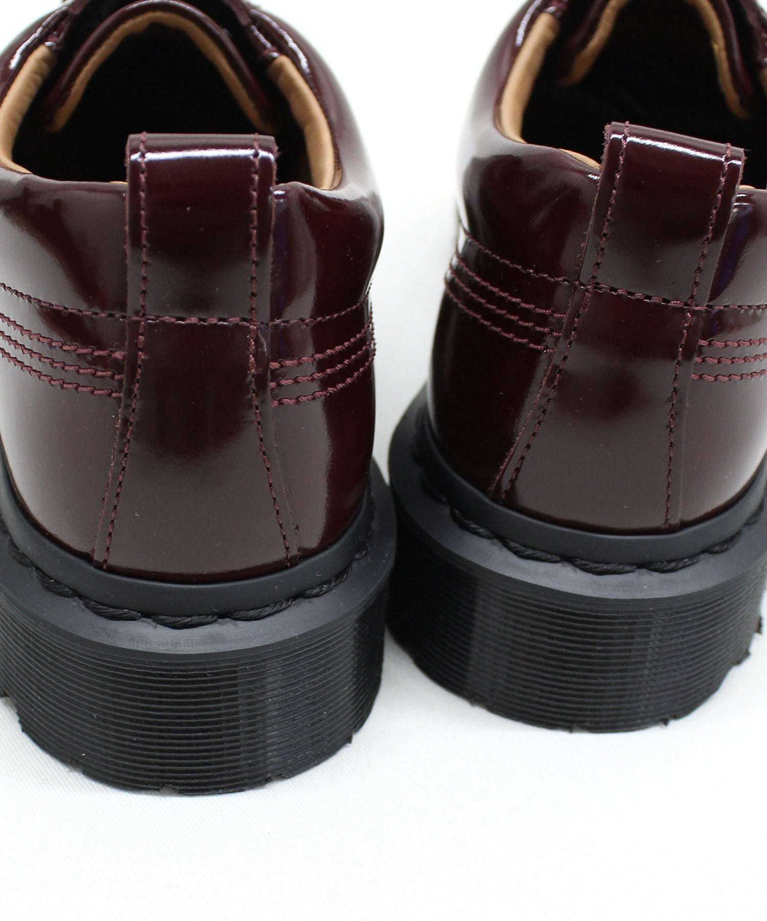 チェリーレッド