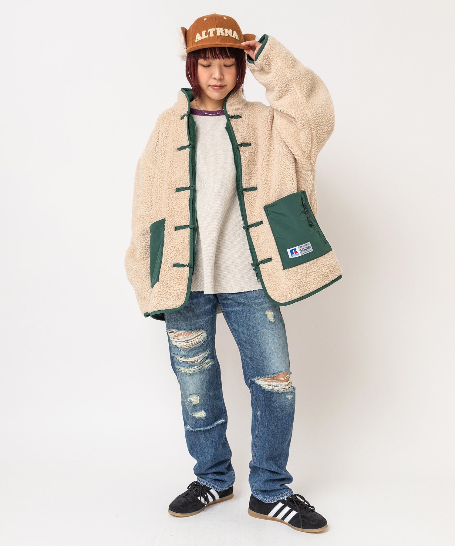 ライトベージュ