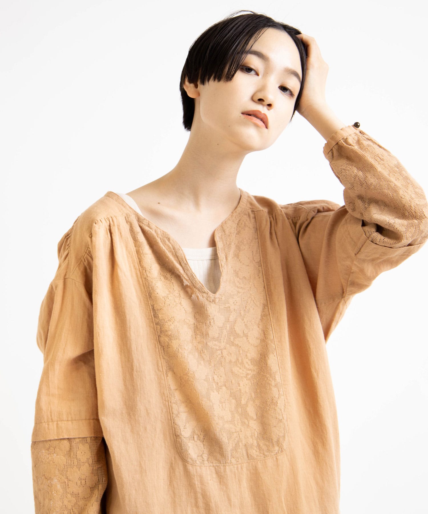 ピンクベージュ