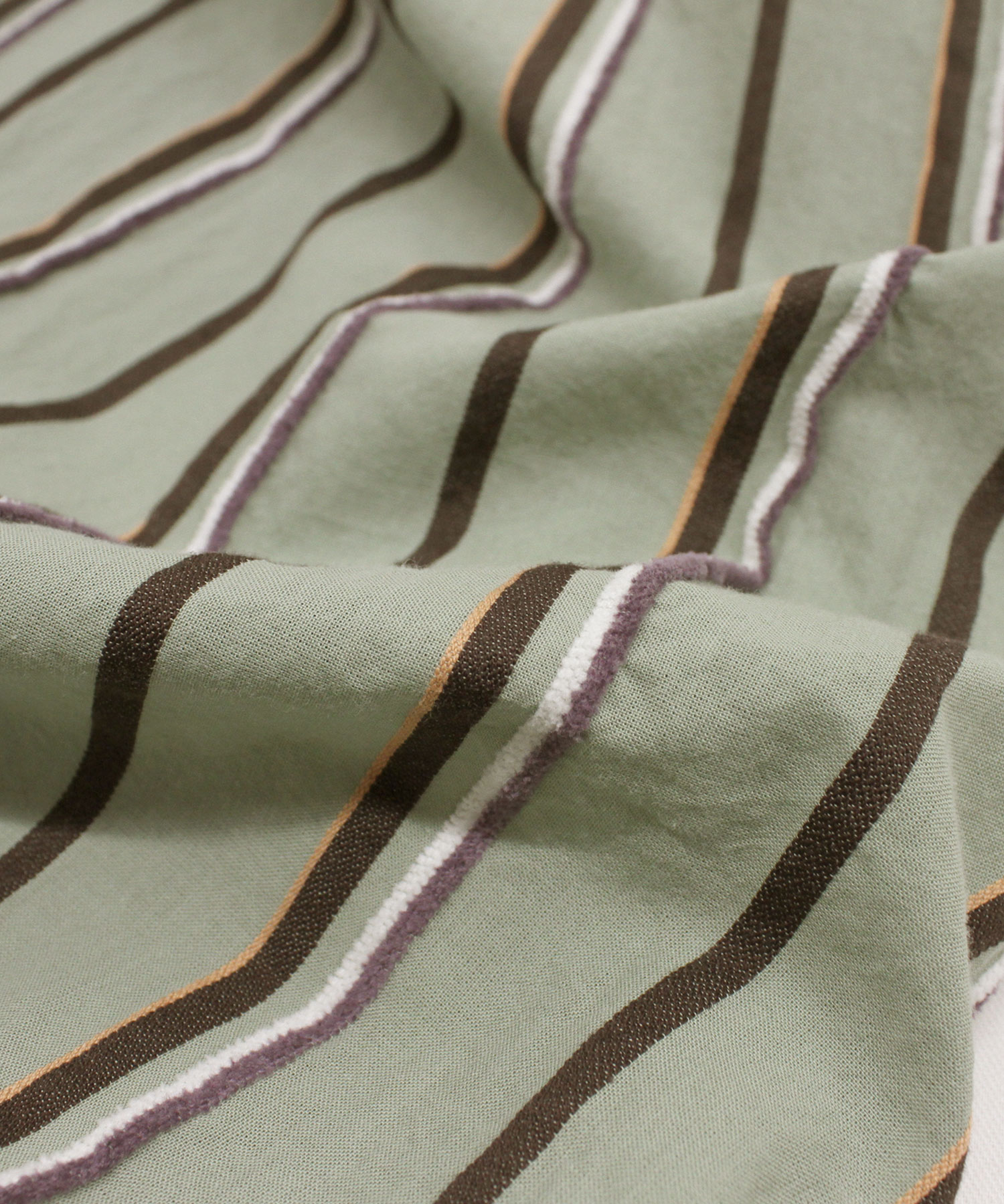 ダークブラウン