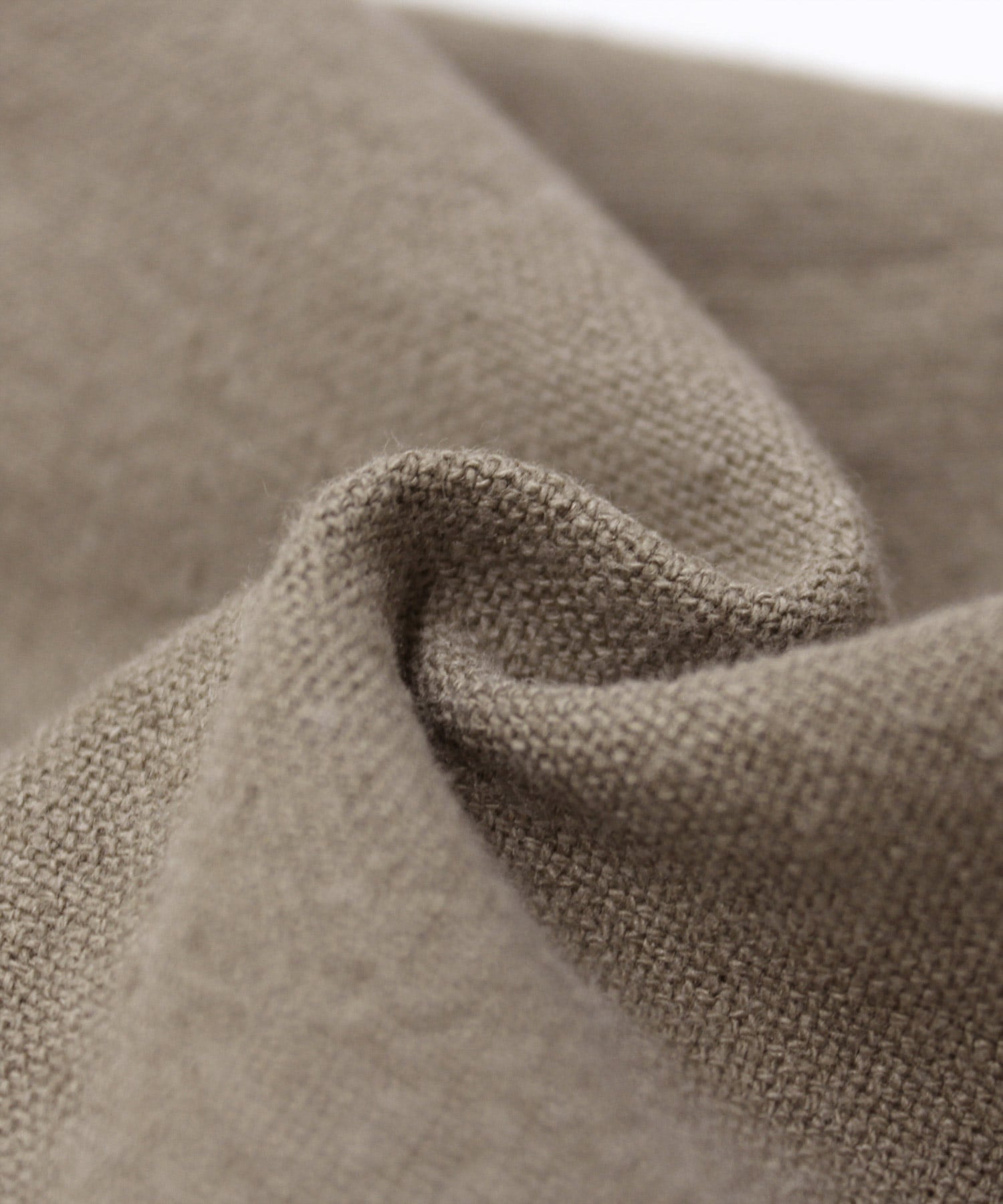 オリーブグリーン