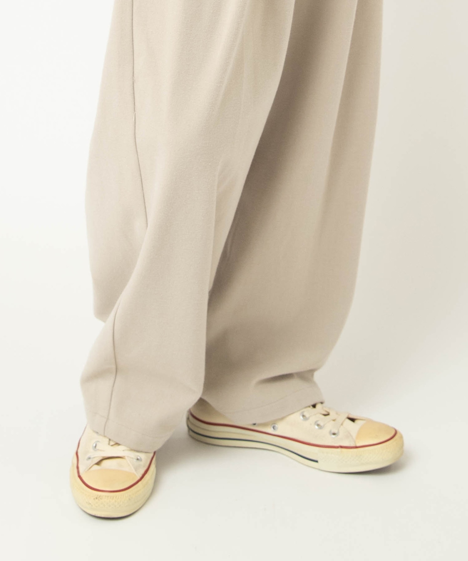 ライトベージュ