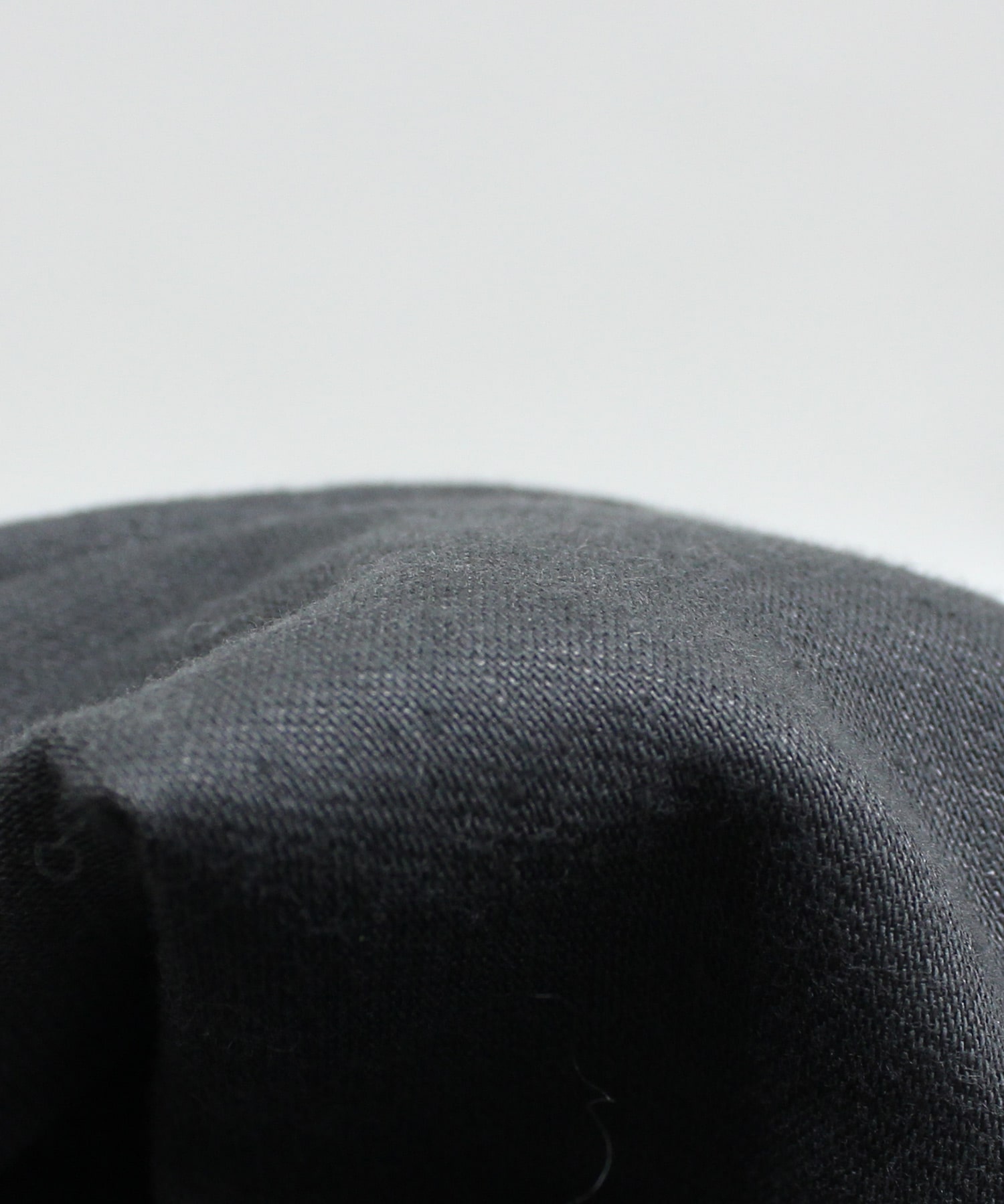 チャコールグレー