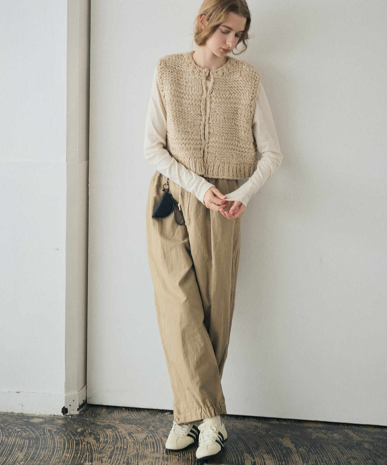 ベージュ