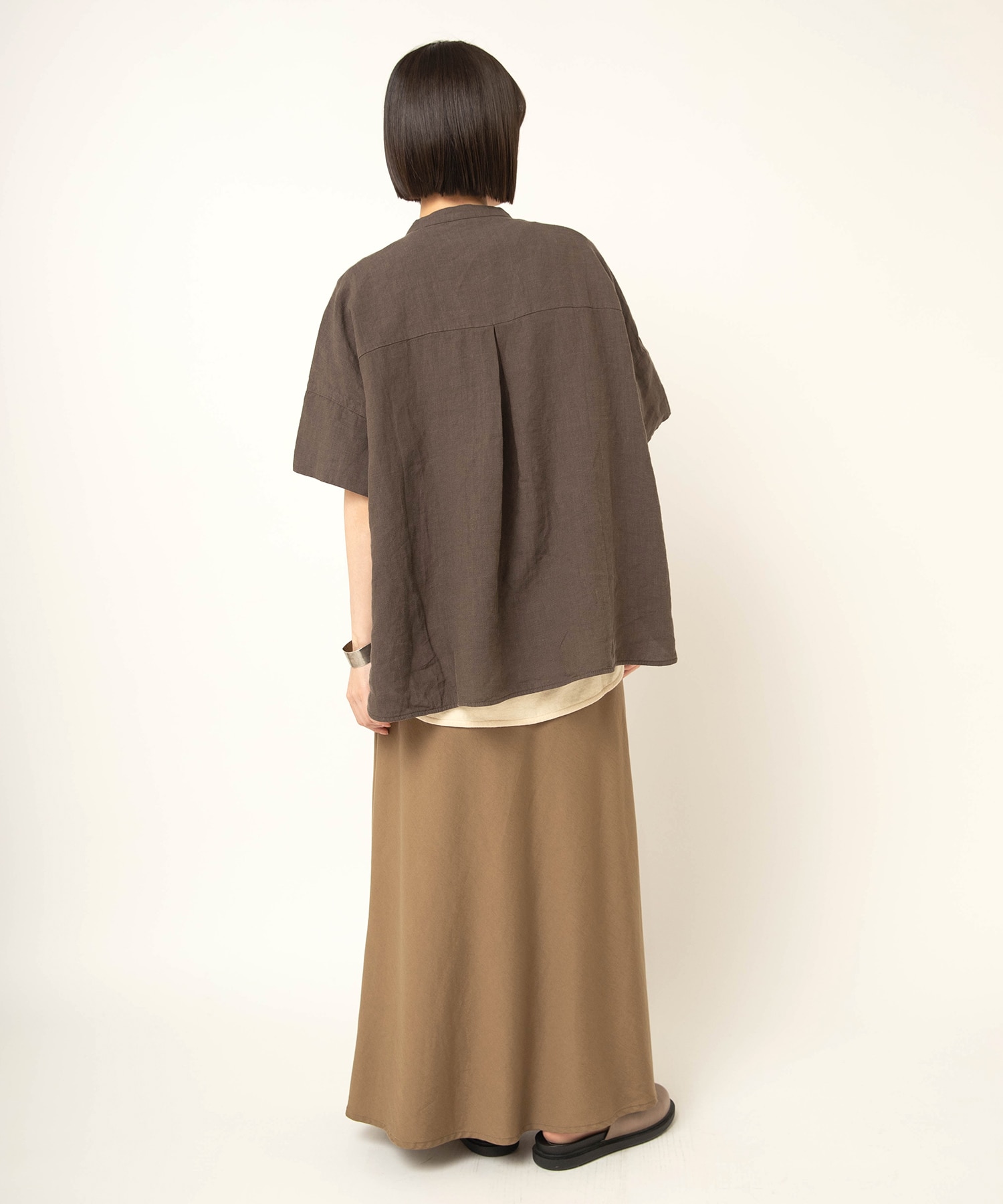 ダークブラウン