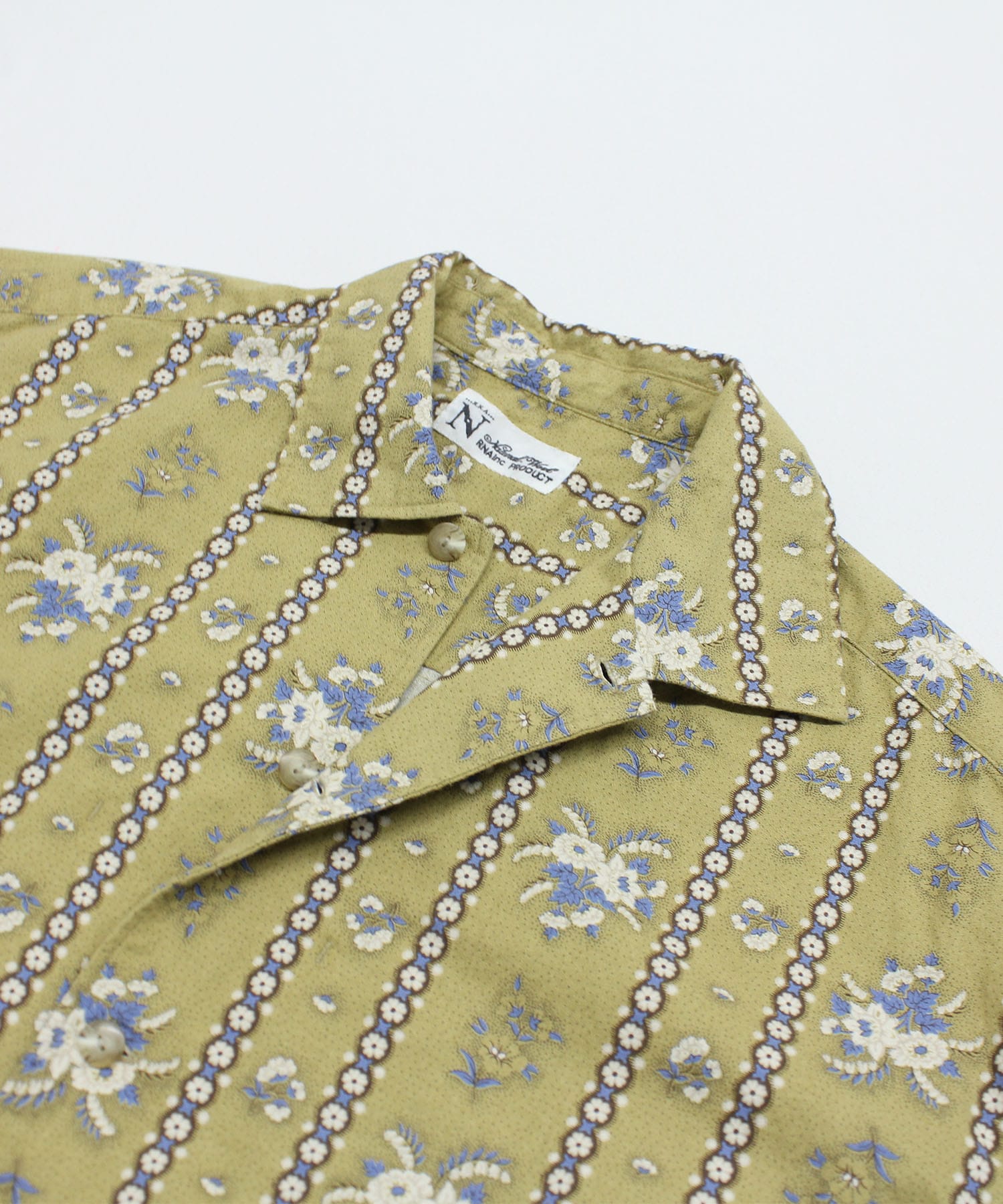 ベージュイエロー