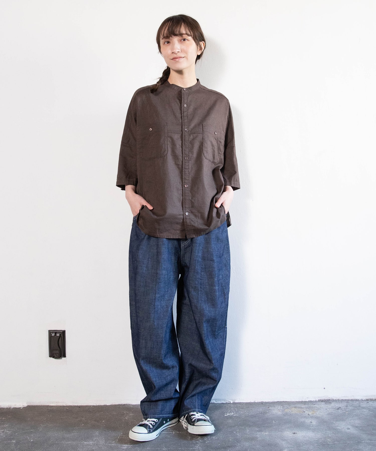 ダークブラウン