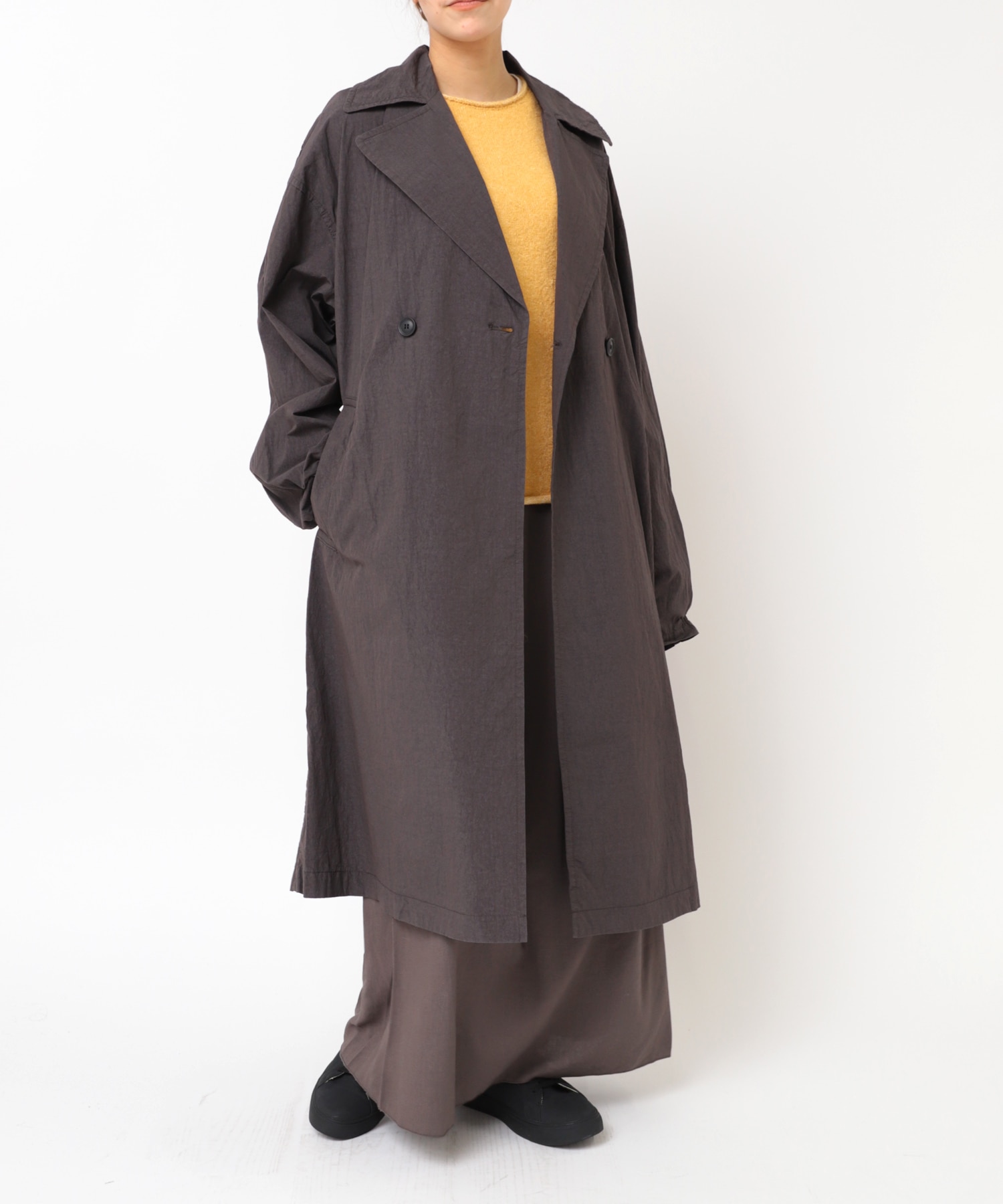 チャコールグレー