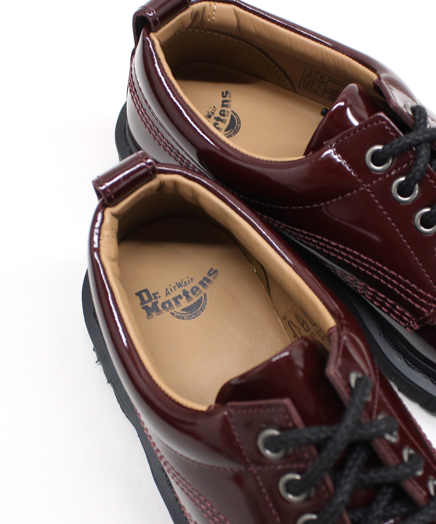 チェリーレッド