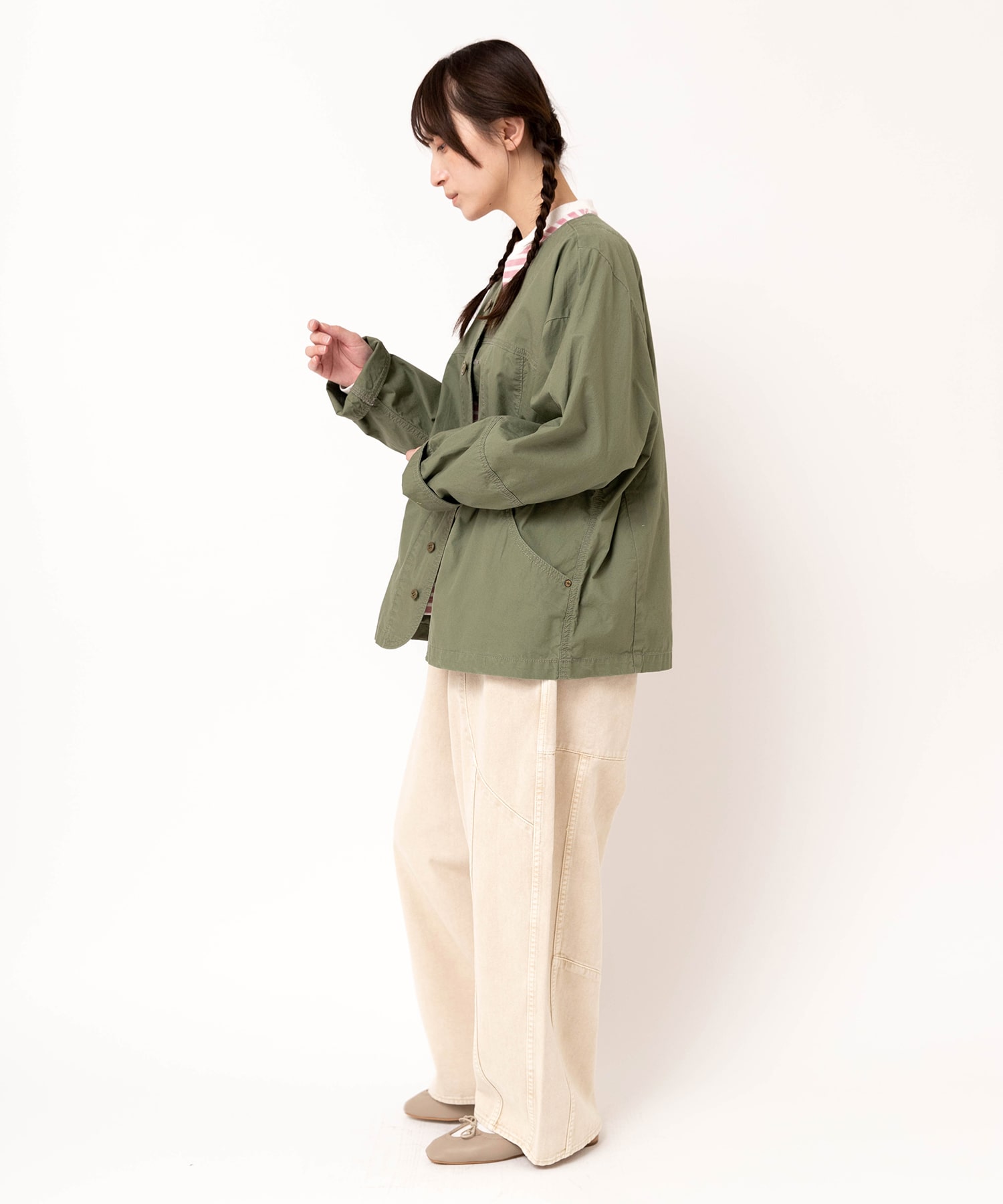 オリーブグリーン