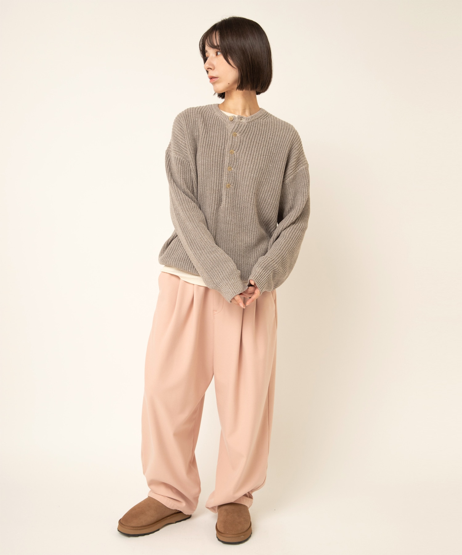 ベージュ