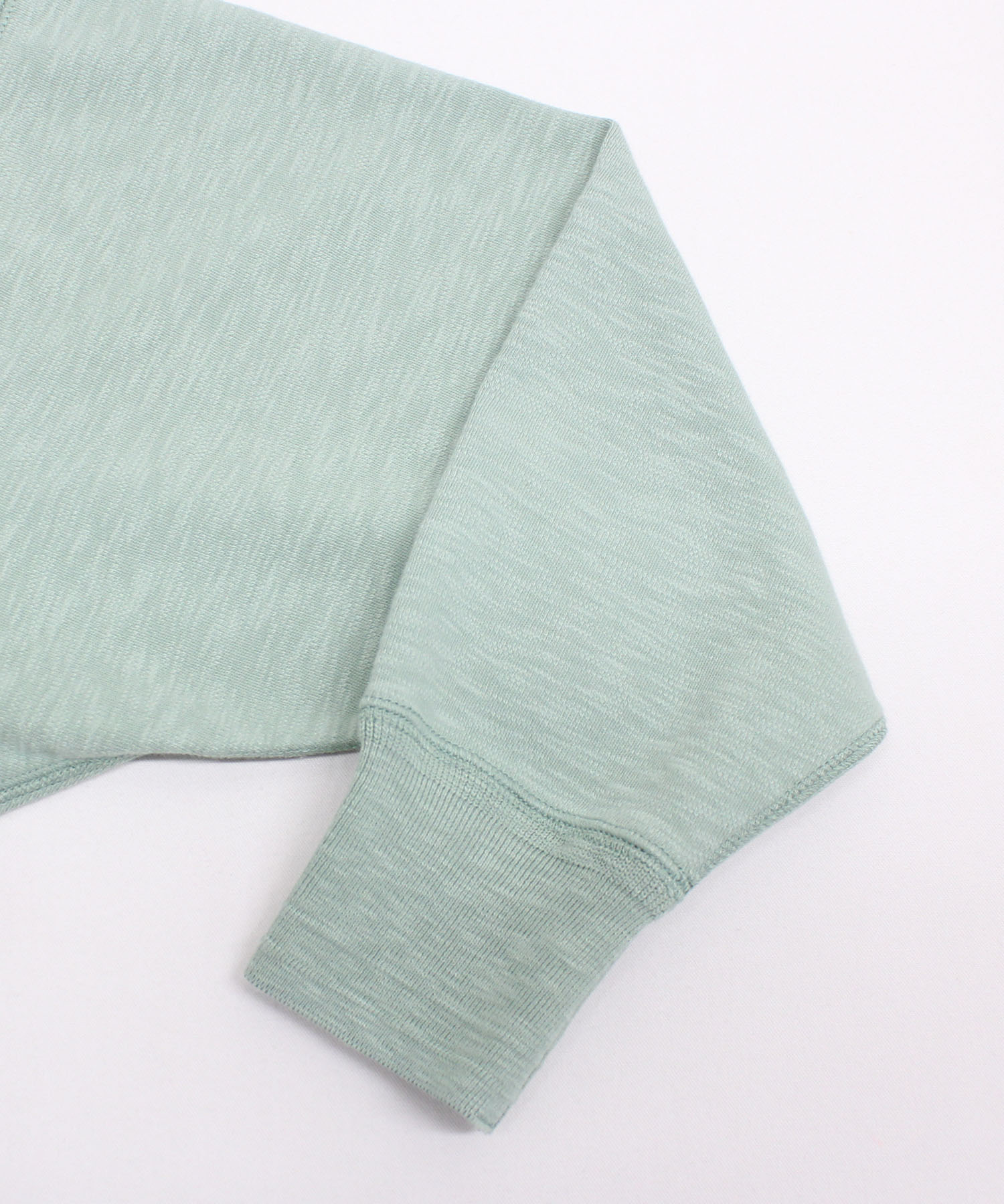 ミントグリーン