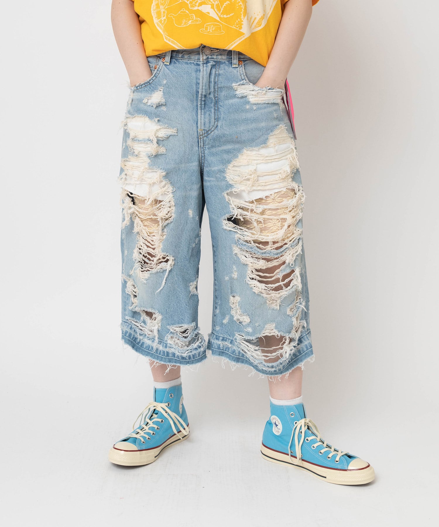 クリームイエロー