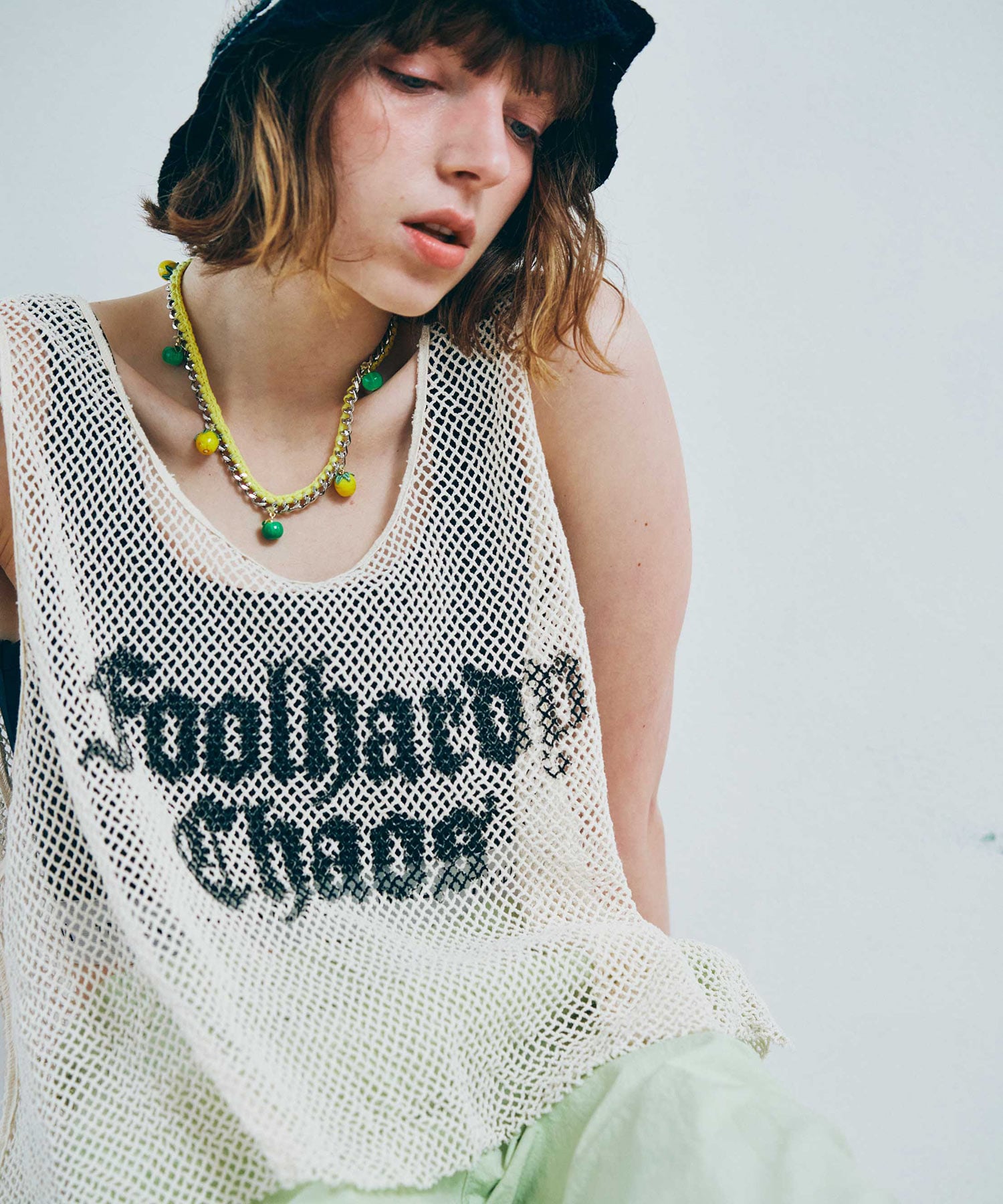 ライトベージュ