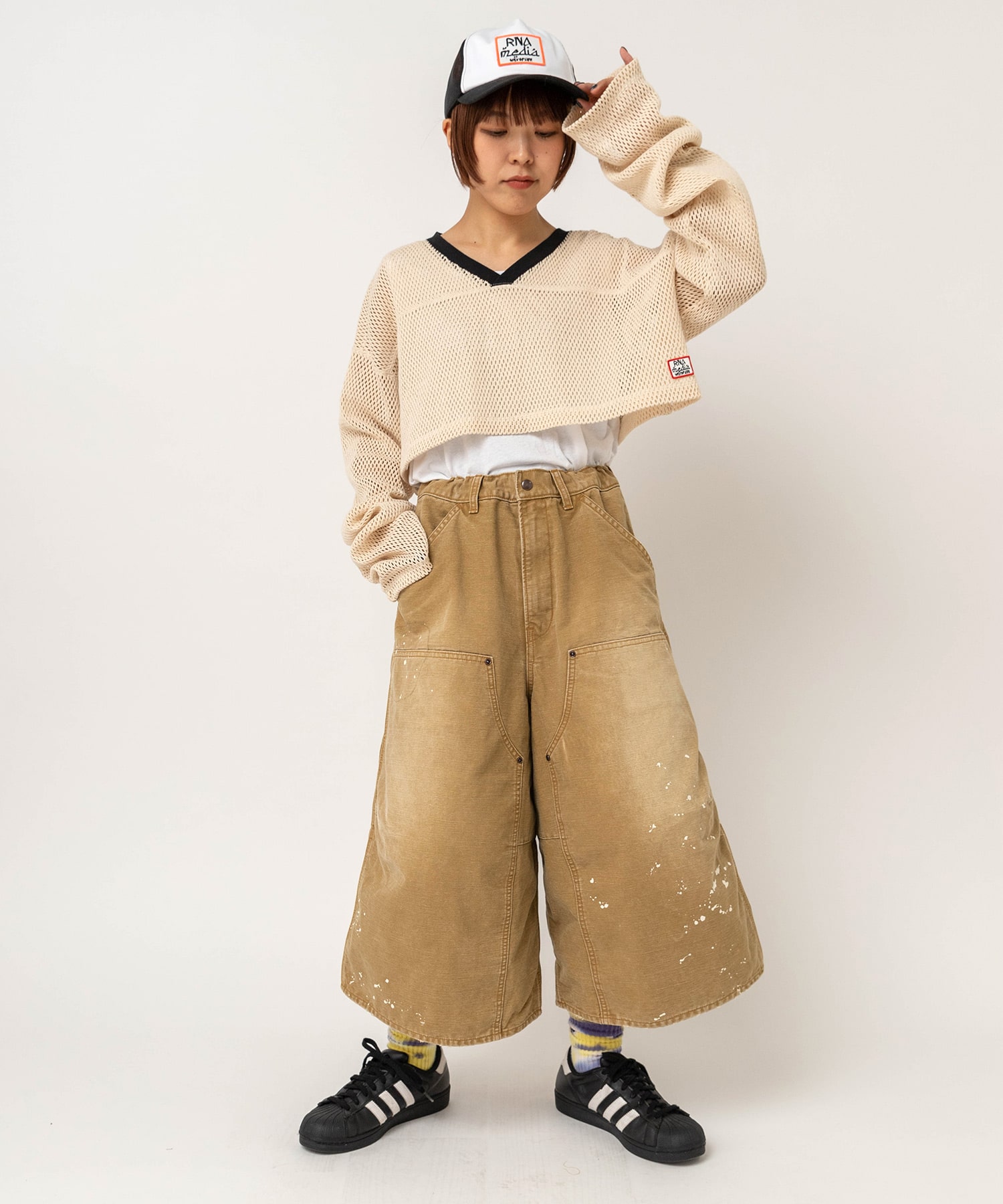 ベージュ