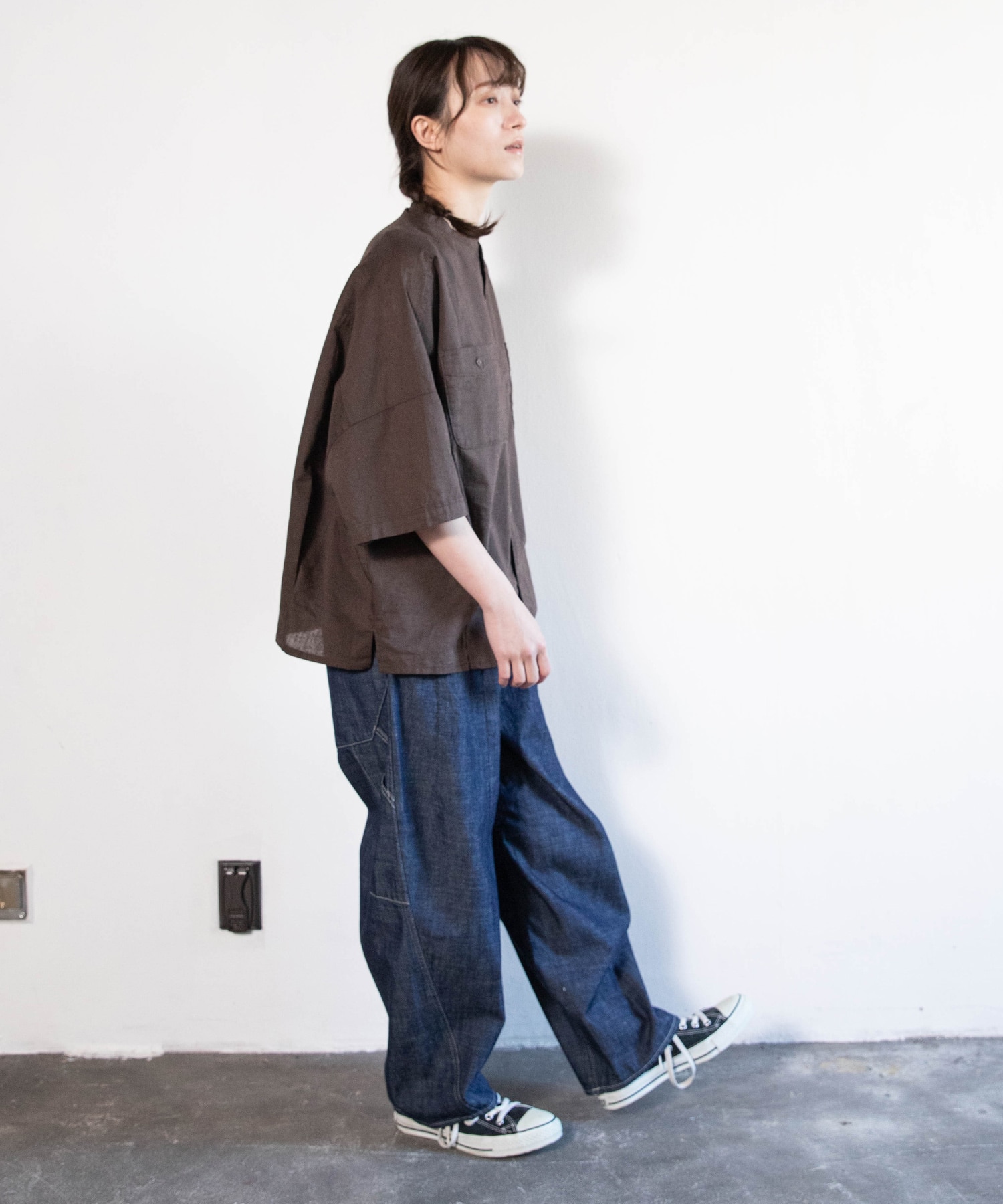 ダークブラウン