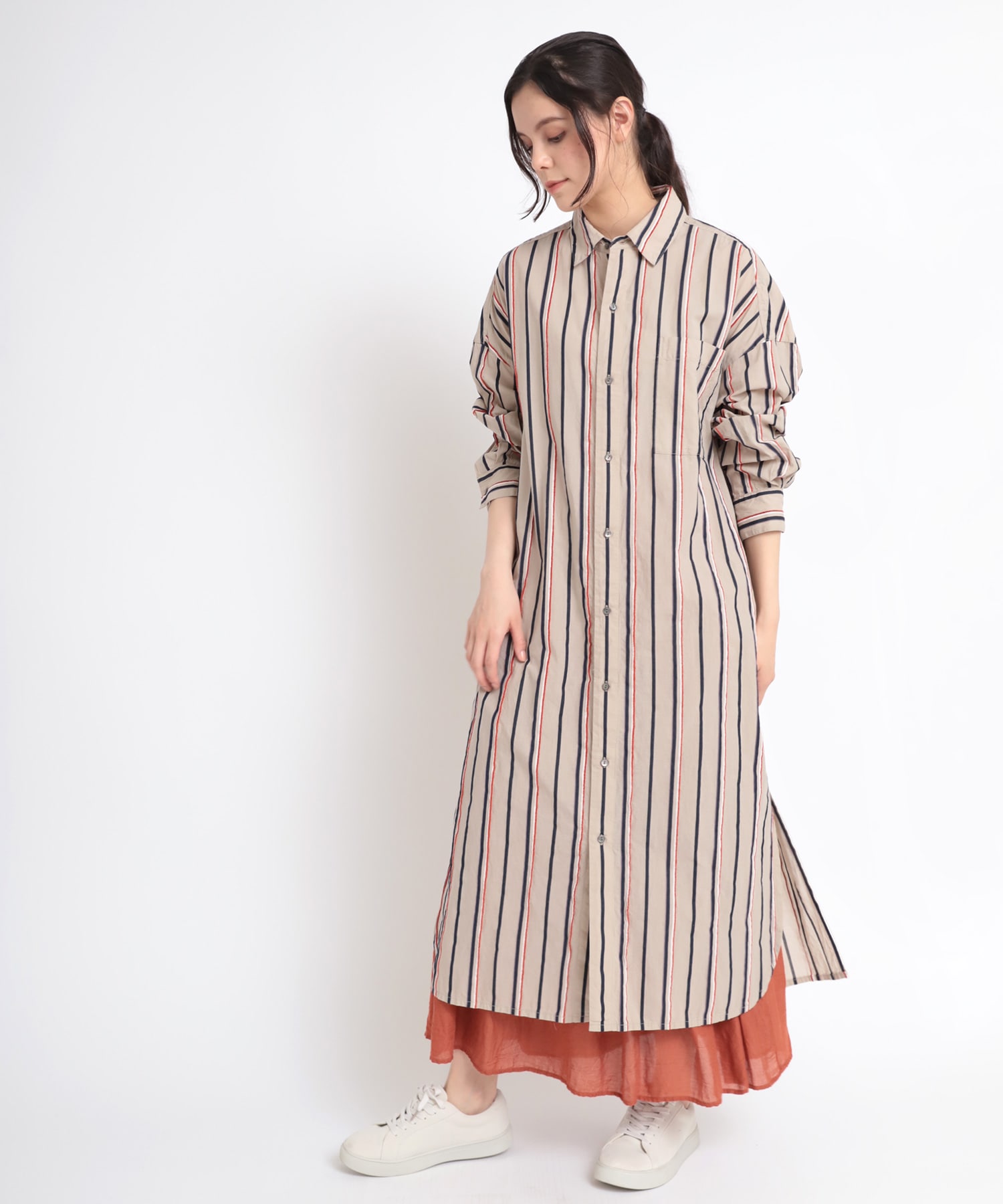 ダークブラウン